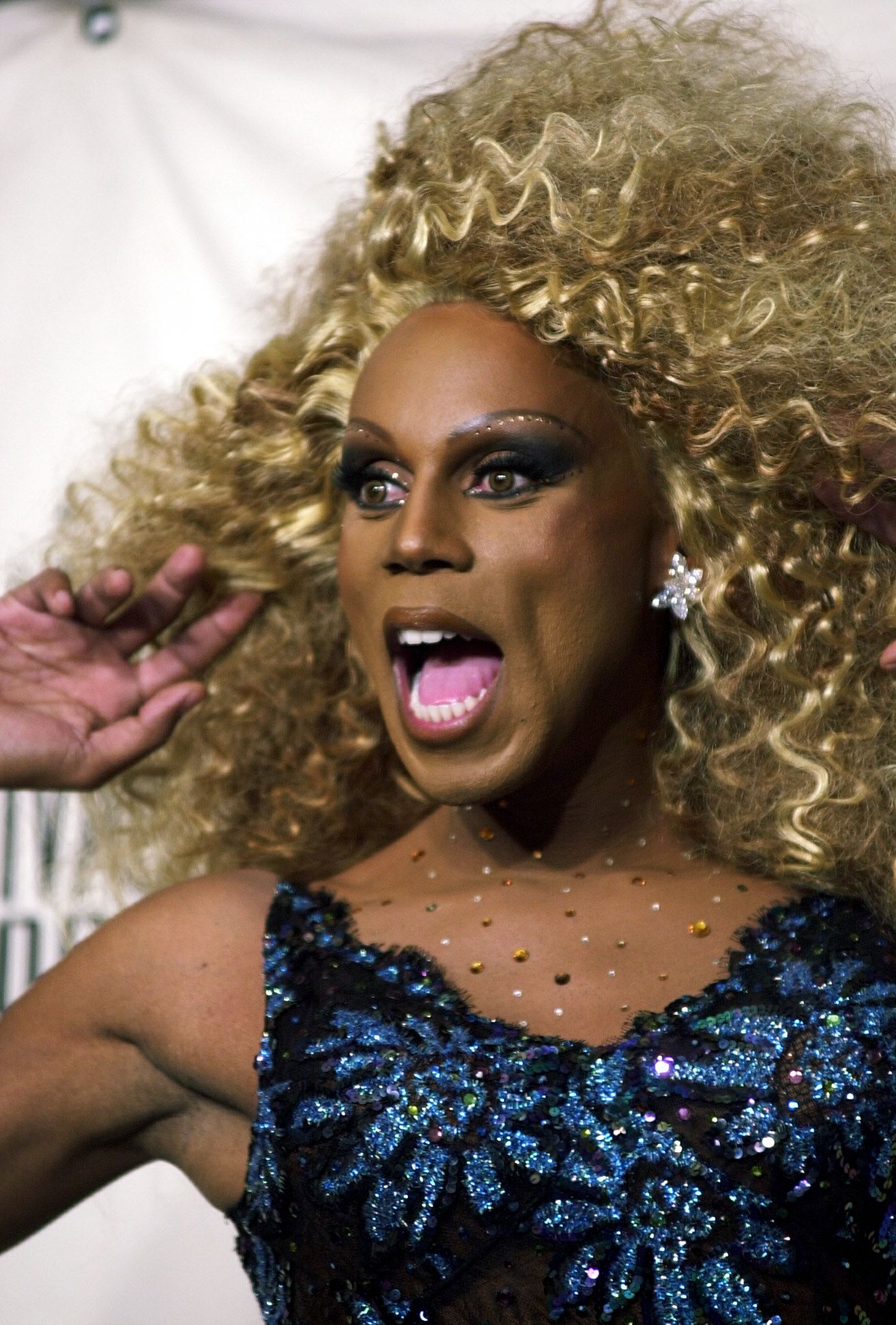 RuPaul poses backstage at "VH1 Divas 2000: A Tribute to Diana Ross" in New York on April 9, 2000 | Source: Getty Images