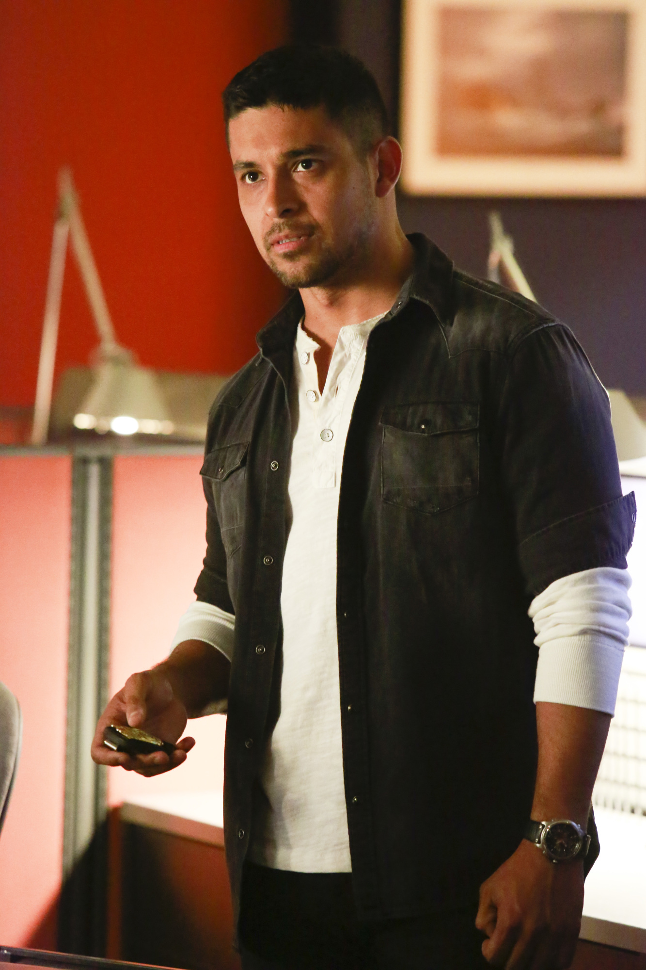 Wilmer Valderrama filming "NCIS" in 2016. | Source: Getty Images