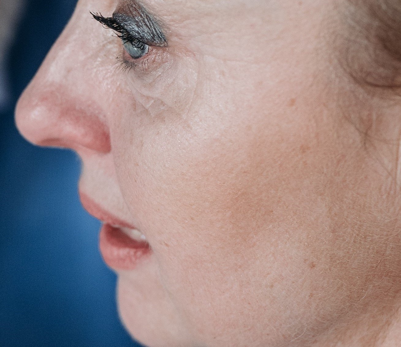 Una mujer con los ojos llorosos. | Foto: Pexels