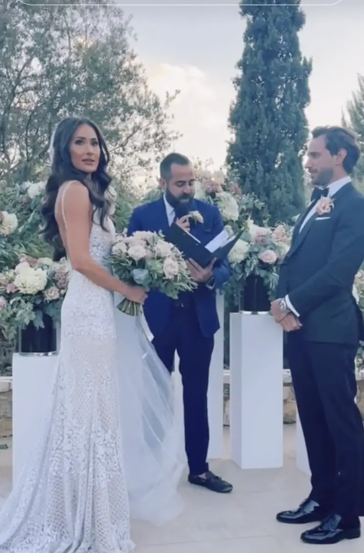 Becky Jefferies at the altar with her groom, as seen in a video dated May 5, 2022 | Source: tiktok.com/@jetsetbecks