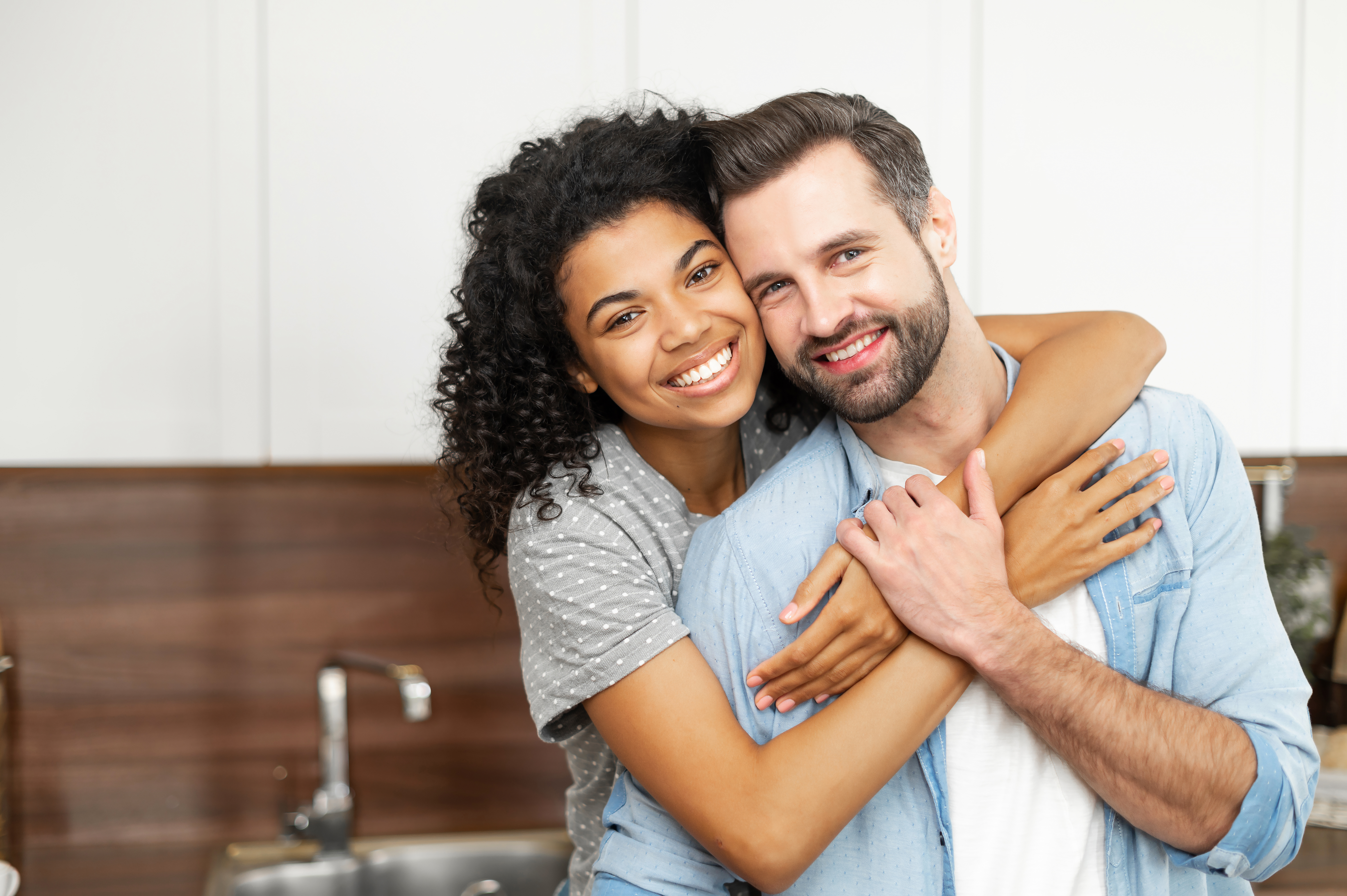 An interracial couple | Source: Shutterstock