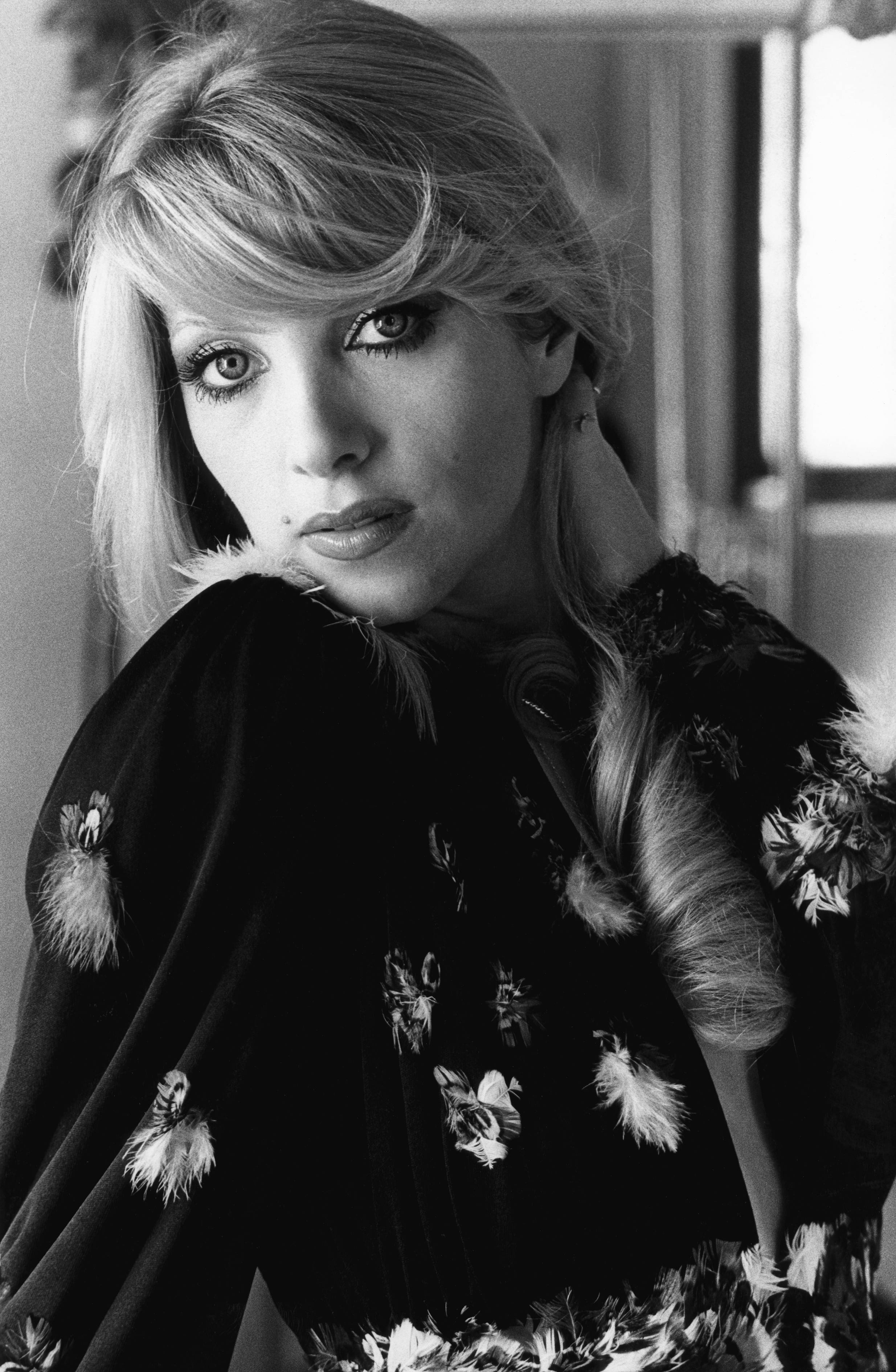 A portrait of English native Lynsey De Paul who had an affair with Sean Connery in the '80s. / Source: Getty Images