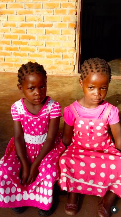 Madonna's twin daughters, Estere and Stella, in a throwback photo, posted on August 25, 2023 | Source: Instagram/madonna