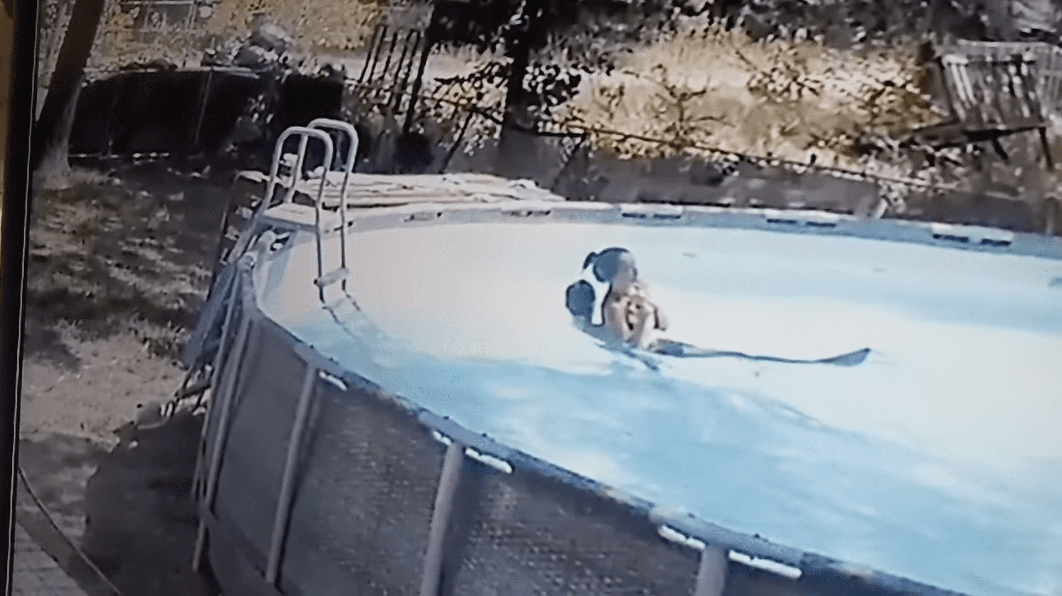 Спасение ребенка бассейн