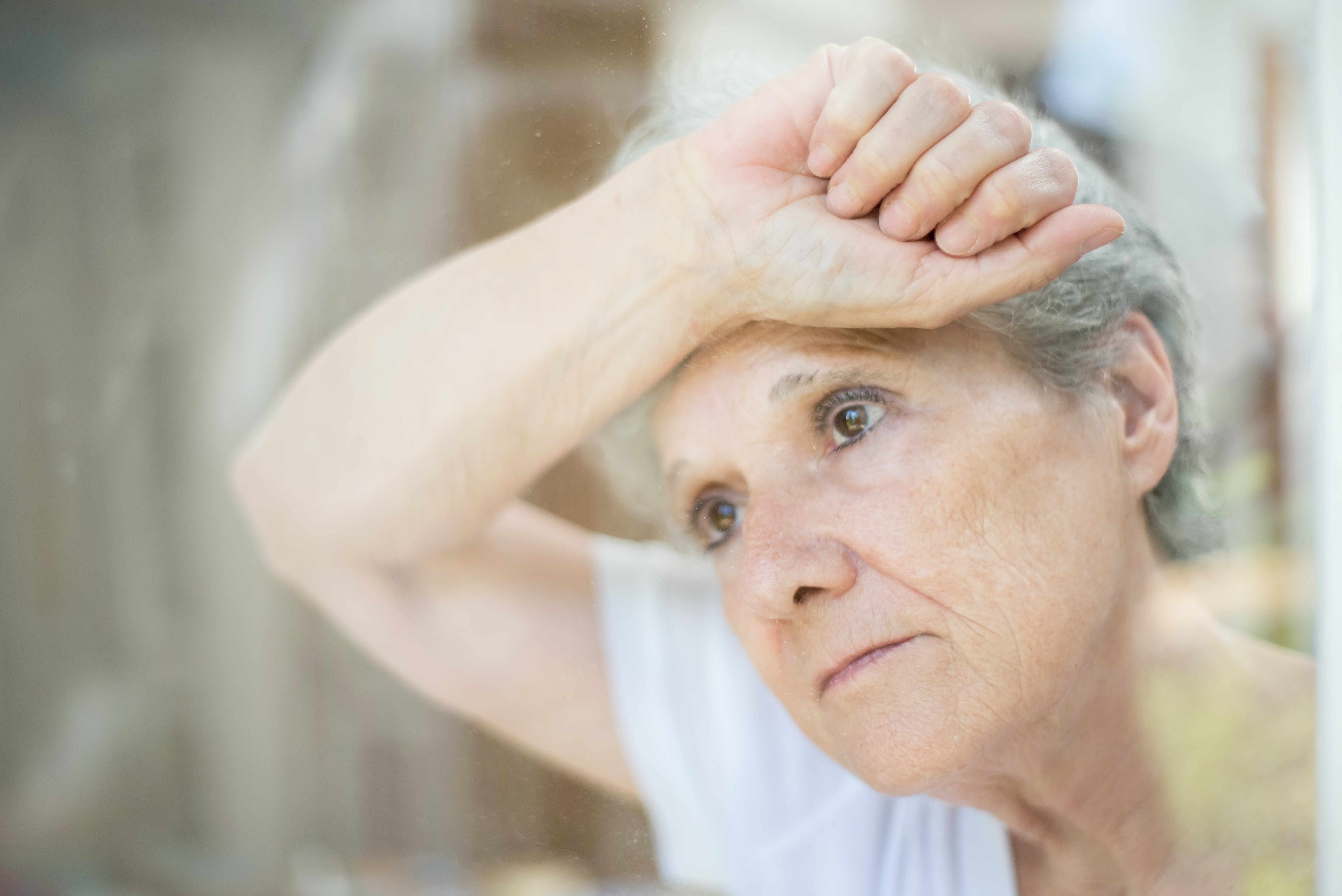 Сильная потливость у женщин после 60 лет. Старческая болезнь деменция. Симптомы деменции у пожилых женщин. Альцгеймер.