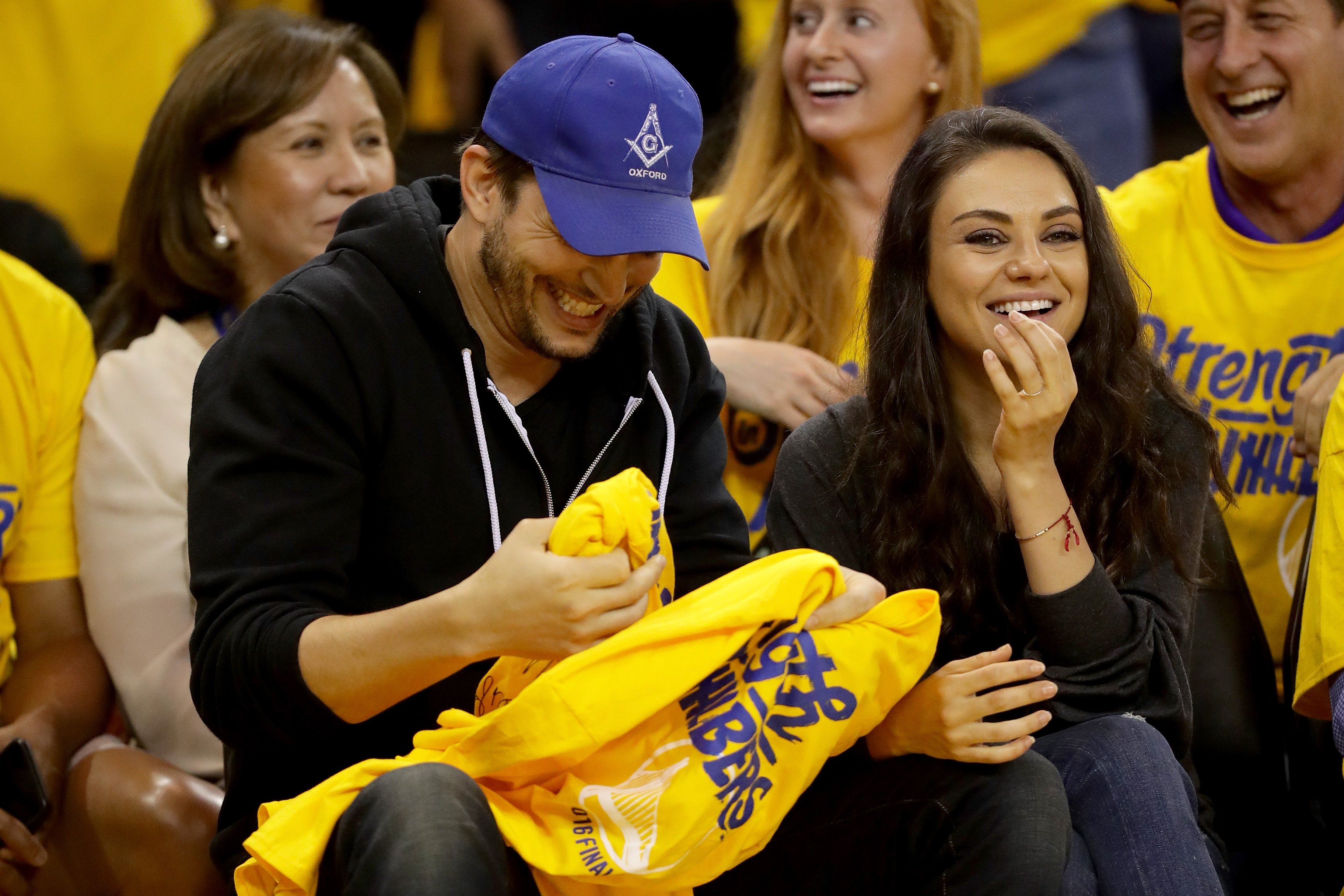 Mila Kunis and Ashton Kutcher in California in 2016 | Source: Getty Images