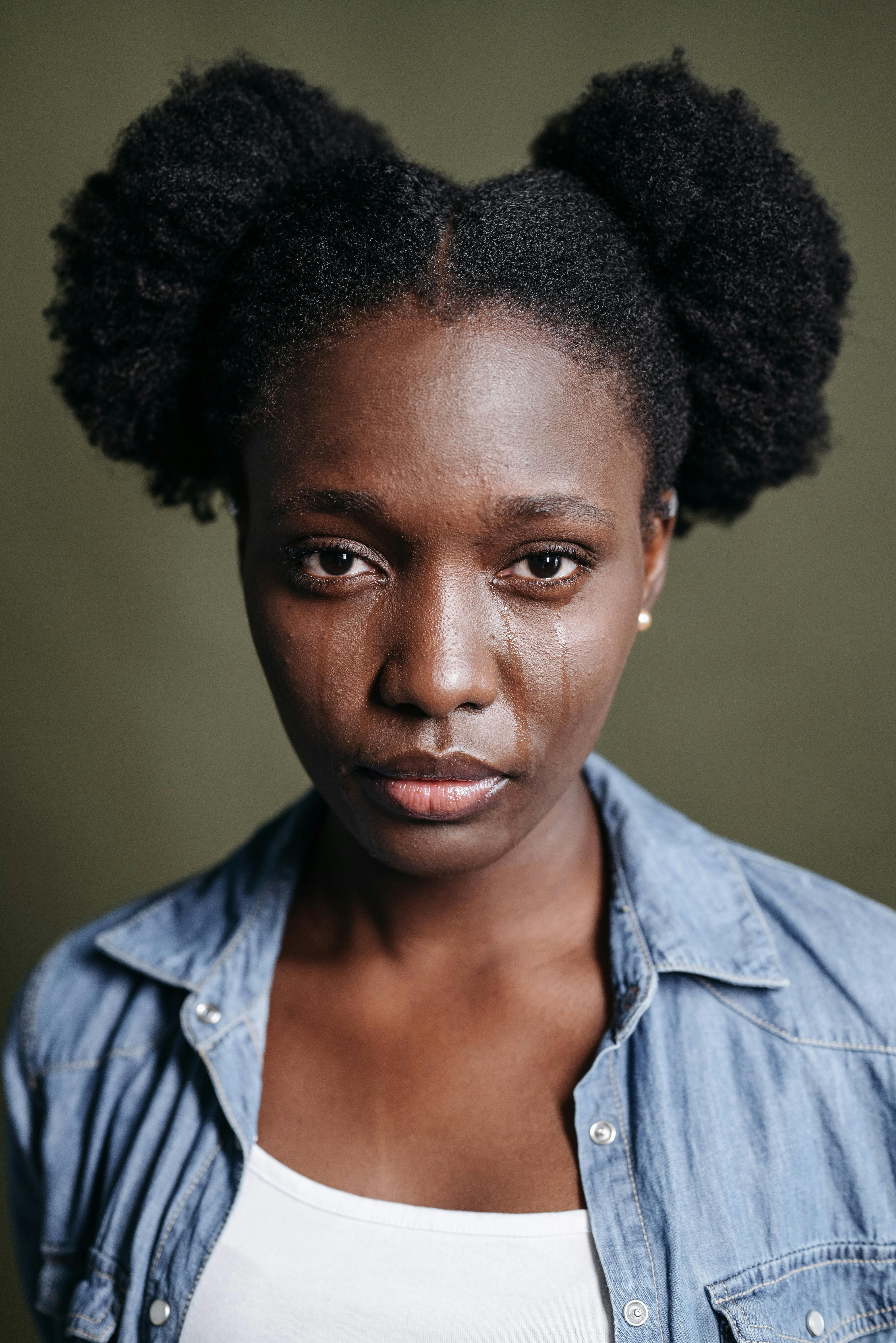 A woman crying | Source: Pexels