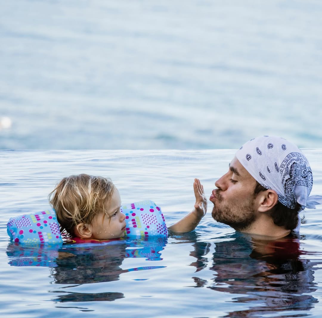 Enrique Iglesias playing with Nicholas Iglesias in a pool, from a post dated January 19, 2020 | Source: Instagram/enriqueiglesias