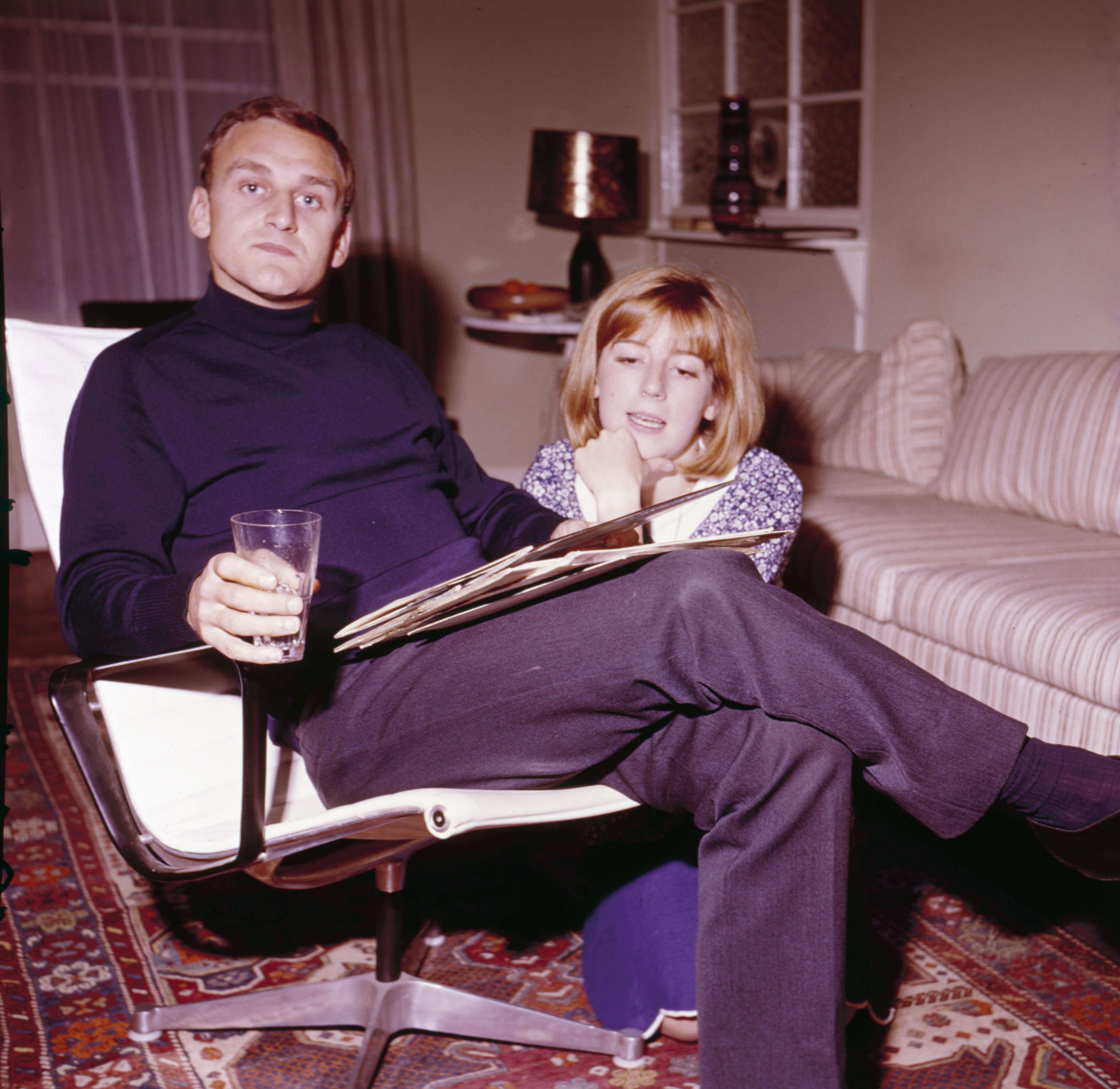 John Thaw (1942-2002) posed sitting in a lounge chair beside a young woman in 1964 | Photo: Getty Images