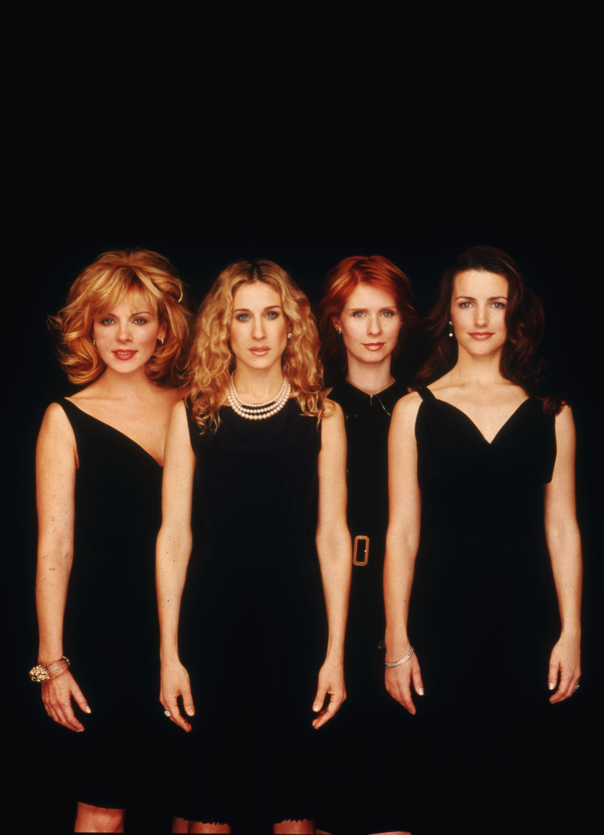 The stars of "Sex and The City", from left to right: Kim Cattral, Sarah Jessica Parker, Cynthia Nixon and Kristin Davis. The series aired between 1998 and 2004. | Photo: Getty Images.