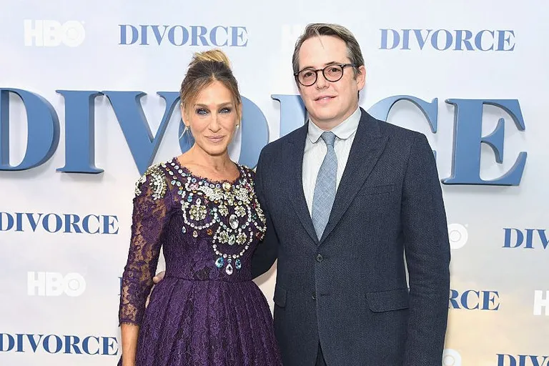 Sarah Jessica Parker et Matthew Broderick assistent à la première new-yorkaise de "Divorce" au SVA Theater le 4 octobre 2016 à New York | Source : Getty Images