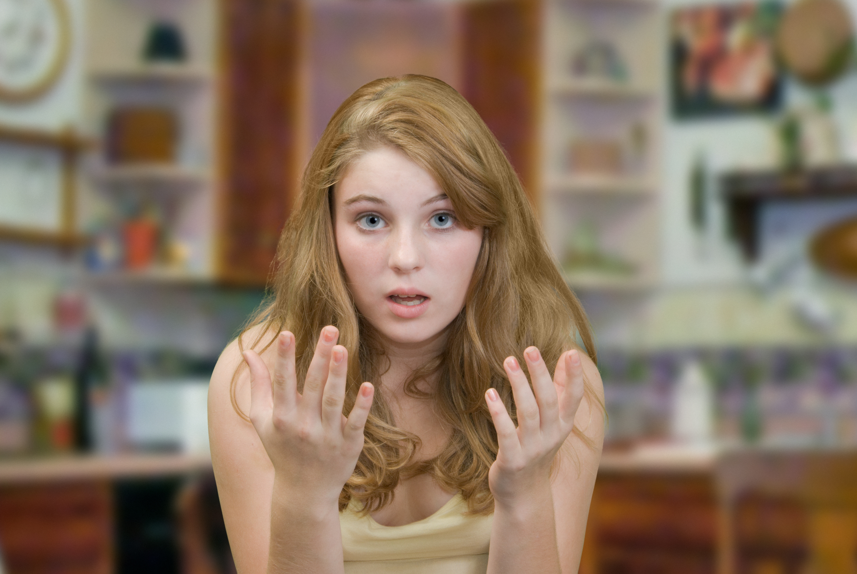 Girl gesturing like she's explaining something | Source: Shutterstock