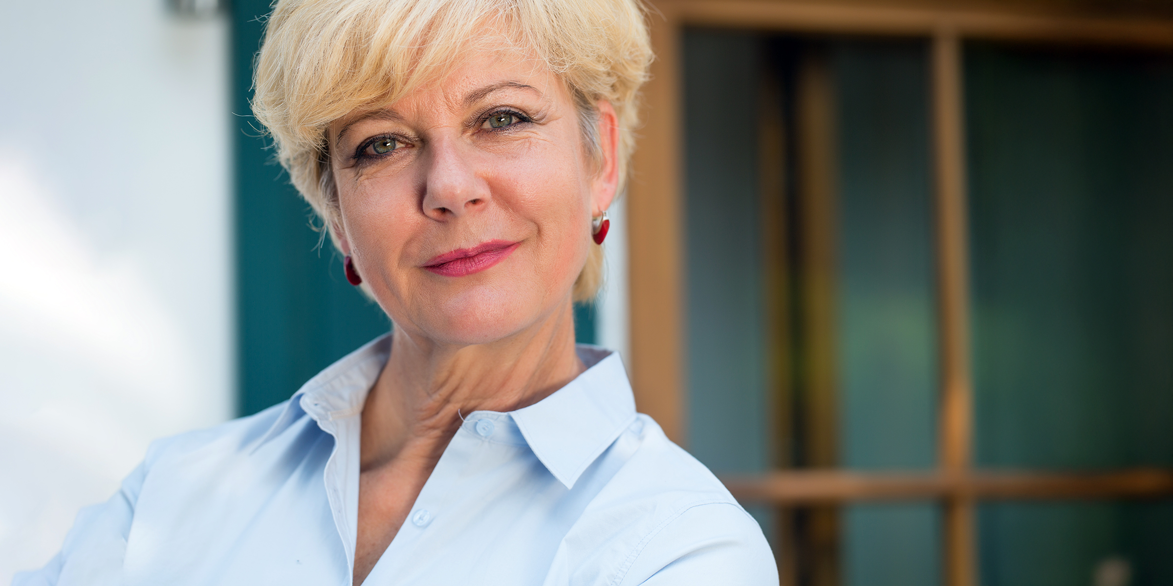 Woman smirking | Source: Shutterstock