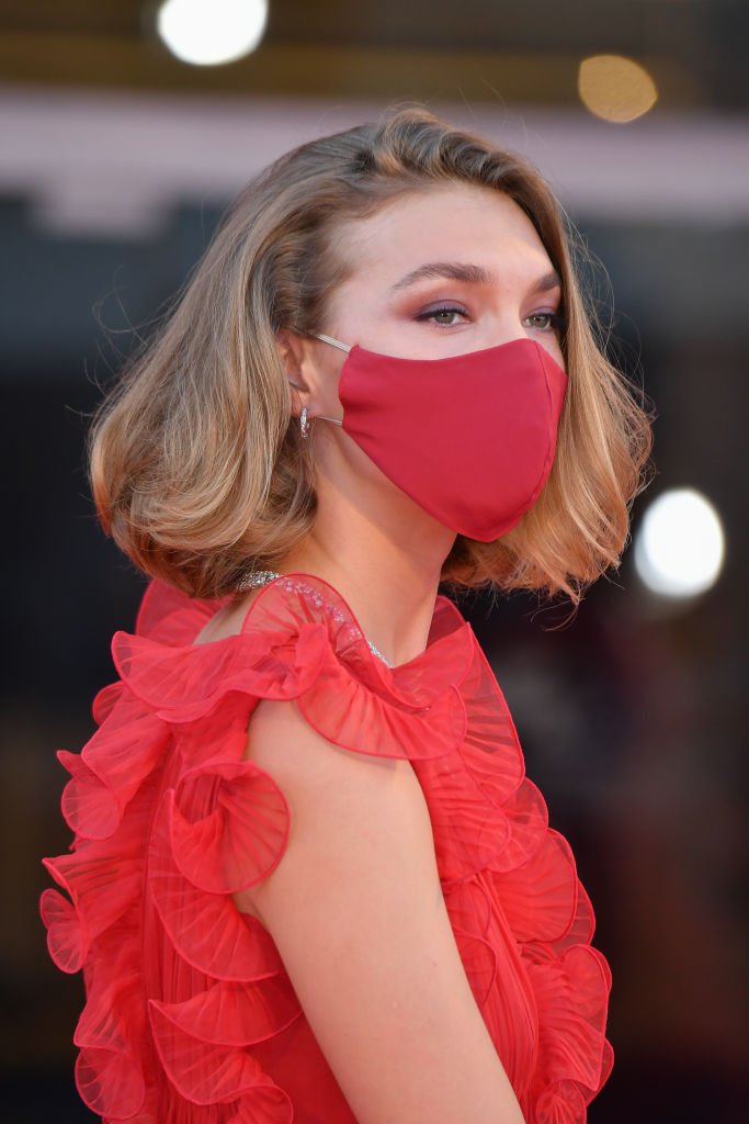 Arizona Muse camina por la alfombra roja antes de la película "Miss Marx" el 05 de septiembre de 2020 en Venecia, Italia. | Foto: Getty Images Arizona Muse camina por la alfombra roja antes de la película "Miss Marx" el 05 de septiembre de 2020 en Venecia, Italia. | Foto: Getty Images