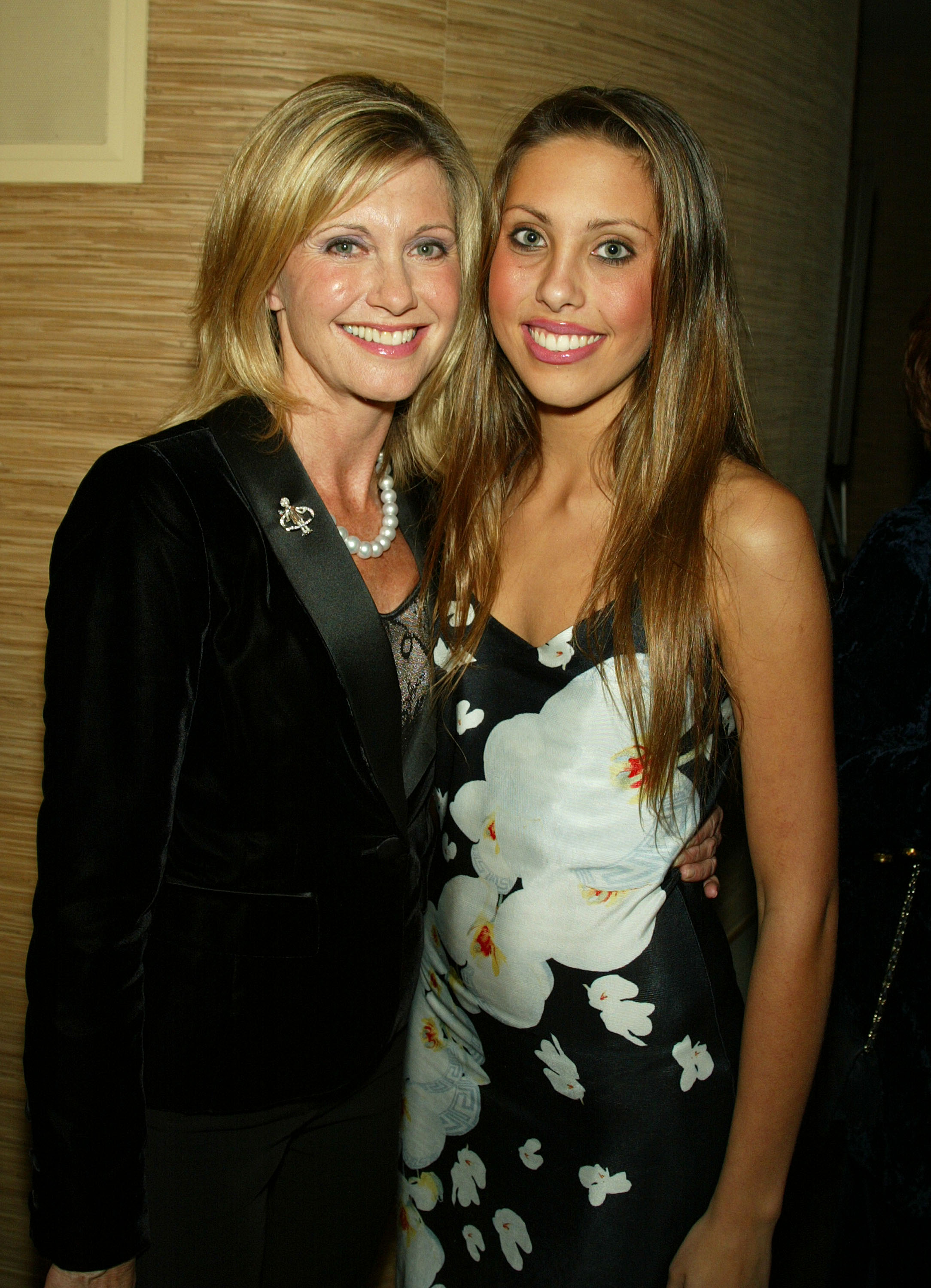 Olivia Newton-John and her daughter Chloe at "One World, One Child Benefit Concert in California in 2002 | Source: Getty Images