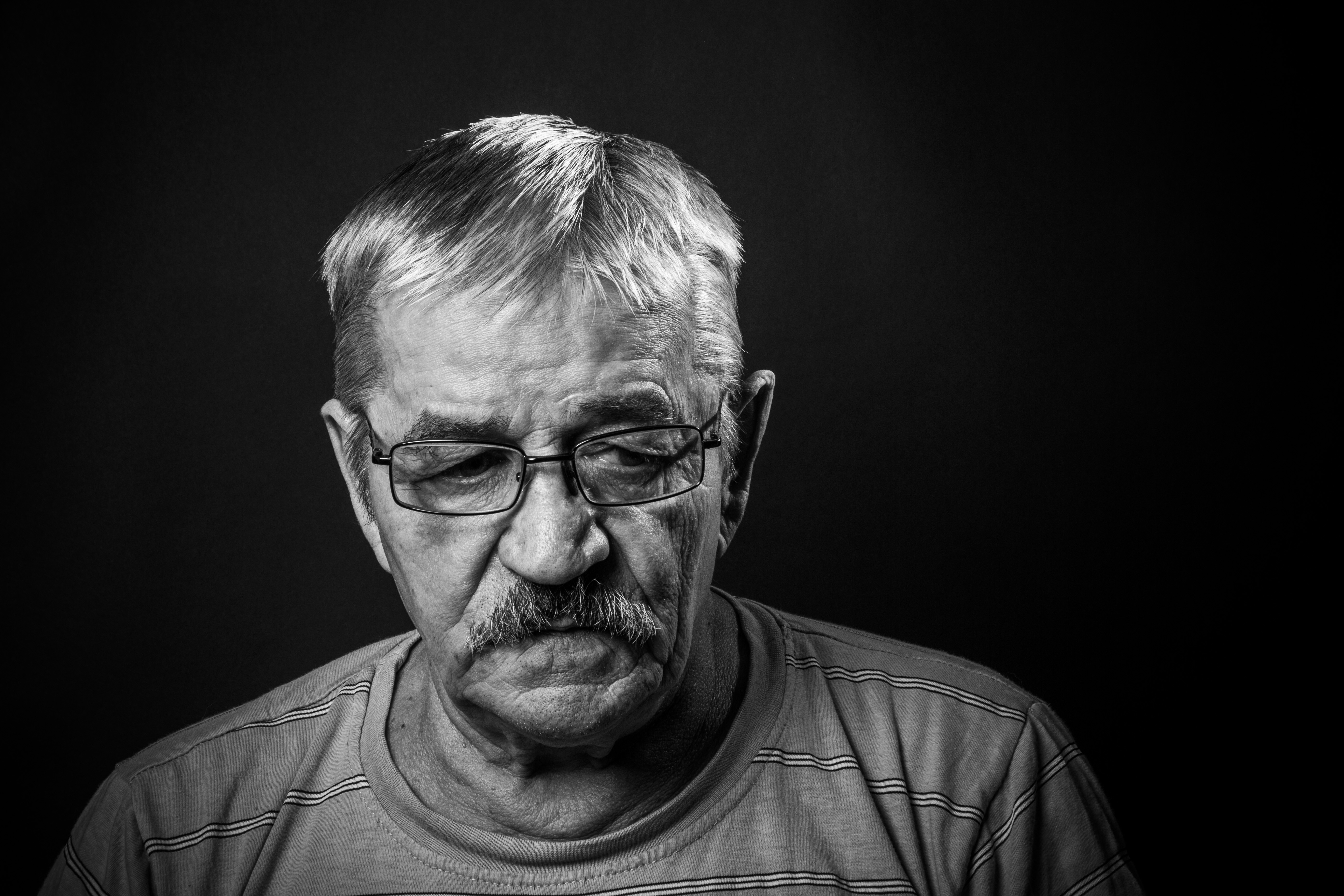 Very old senior man portrait | Source: Shutterstock