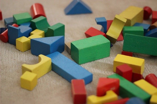 Piezas de madera para jugar. | Foto: Pixabay/thaliesin