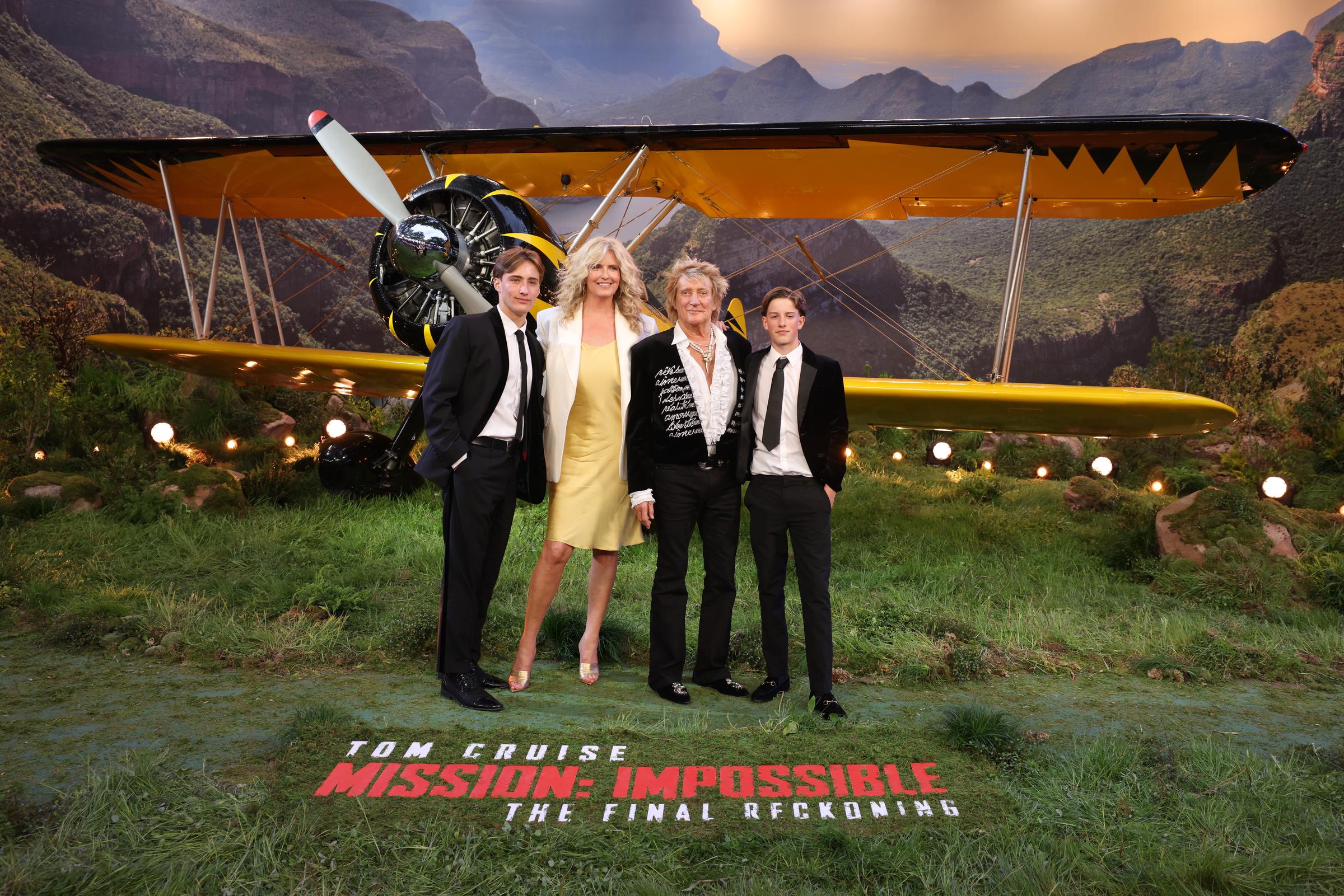 Rod with his sons - Aiden and Alistair Stewart - and wife, Penny Lancaster at the "Mission: Impossible - The Final Reckoning" Global Premiere in Leicester Square, London on May 15, 2025 | Source: Getty Images