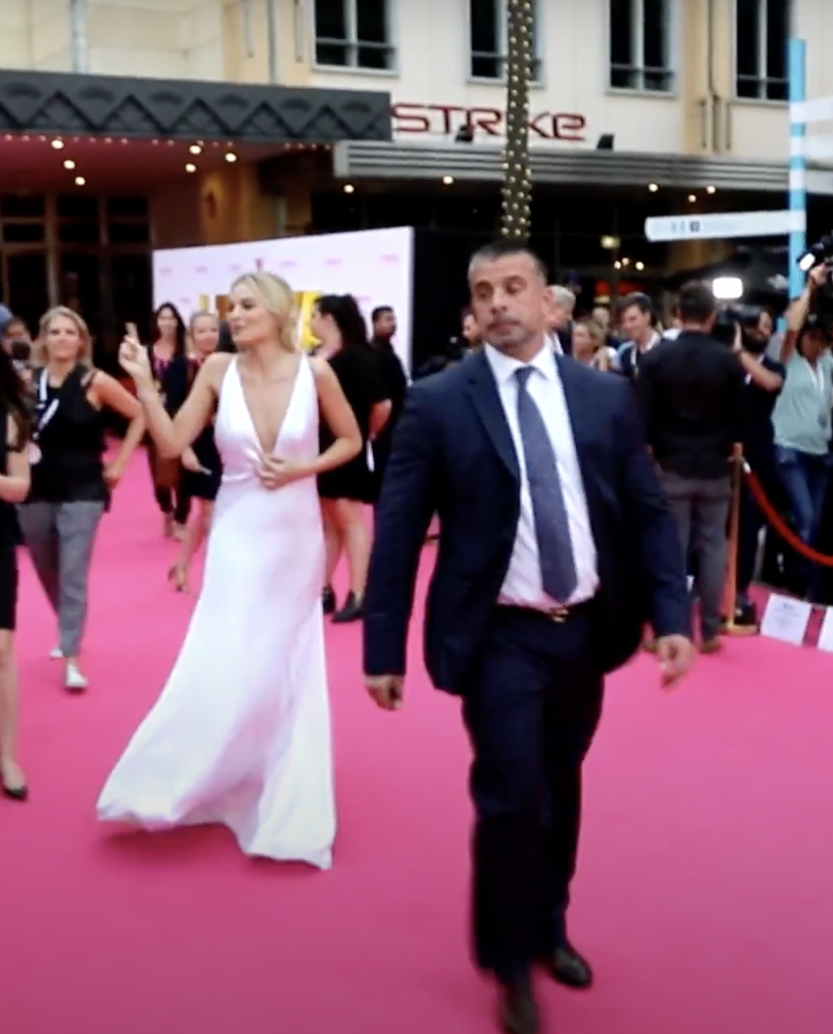 Margot Robbie from a video dated January 27, 2018. | Source: YouTube/TallBoyGareth