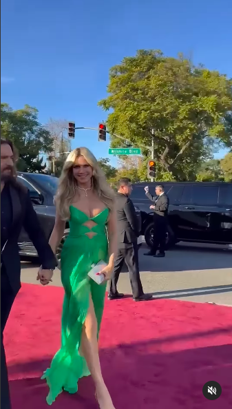 Tom Kaulitz and Heidi Klum walking hand-in-hand at the 2025 Golden Globes, posted on January 7, 2025. | Source: Instagram/heidiklum