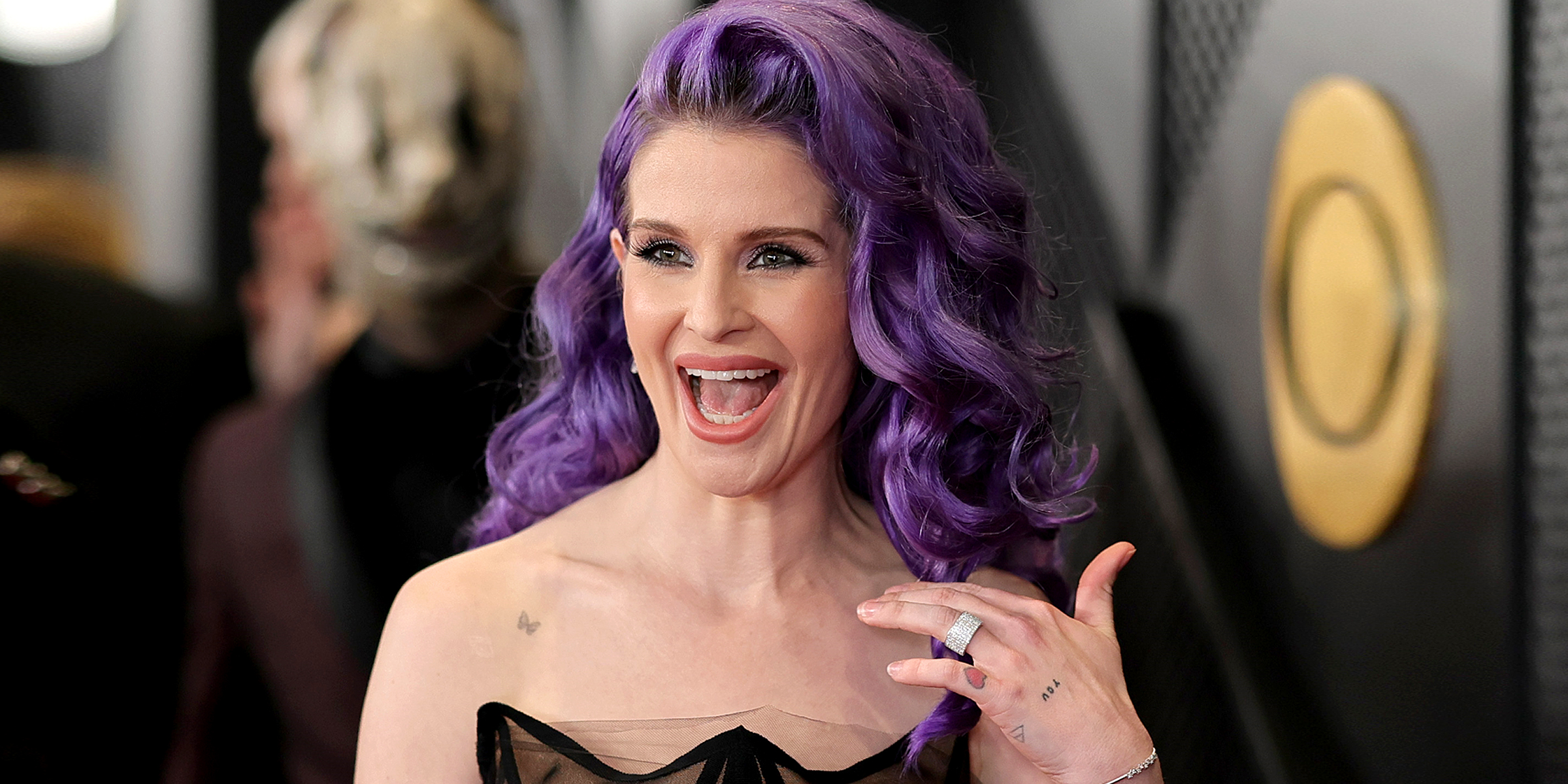 Kelly Osbourne 39 Debuts Silver Hair Ditching Her Iconic Purple Kelly Osbourne 39 Debuts Silver Hair Ditching Her Iconic Purple