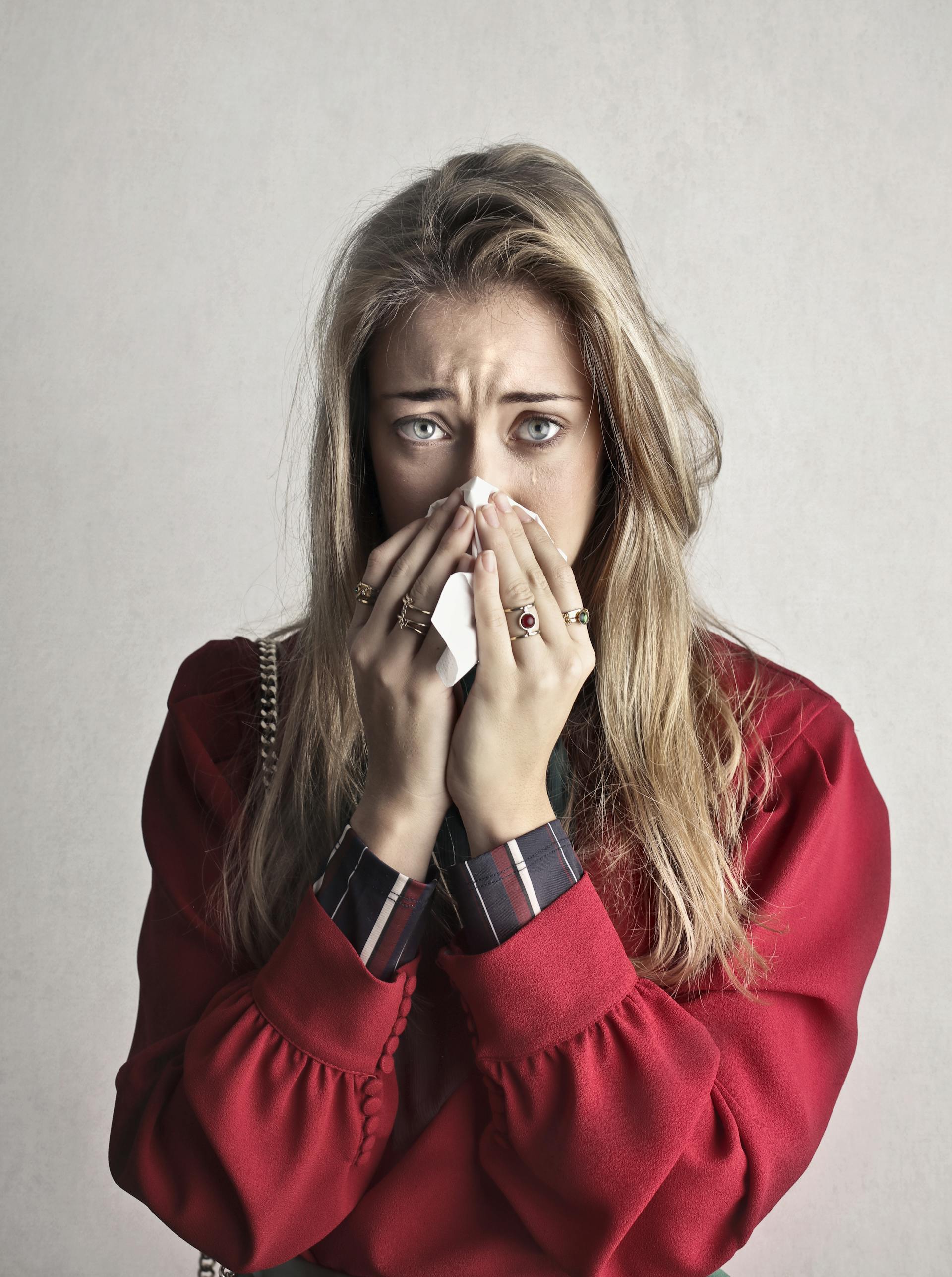 A crying woman blowing her nose | Source: Pexels