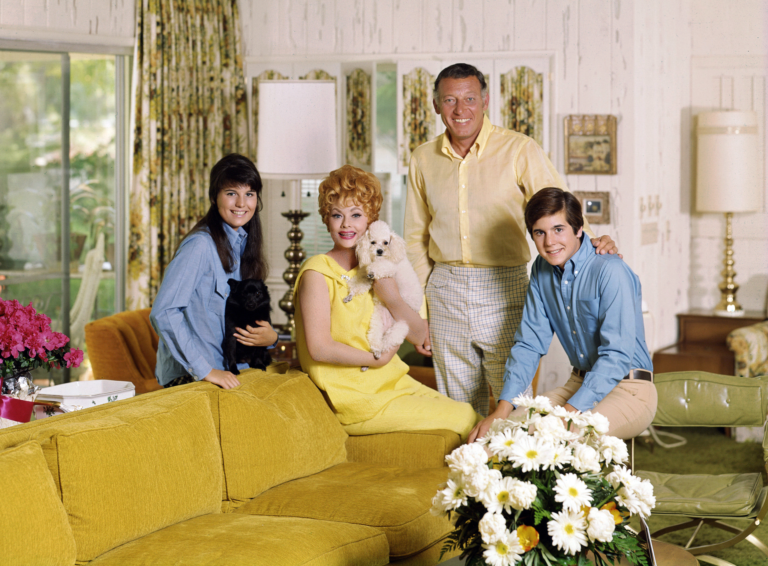 Lucie Arnaz, Lucille Ball, Gary Morton, and Desi Arnaz Jr. in "Here's Lucy" in Los Angeles, on January 1, 1962 | Source:   Getty Images