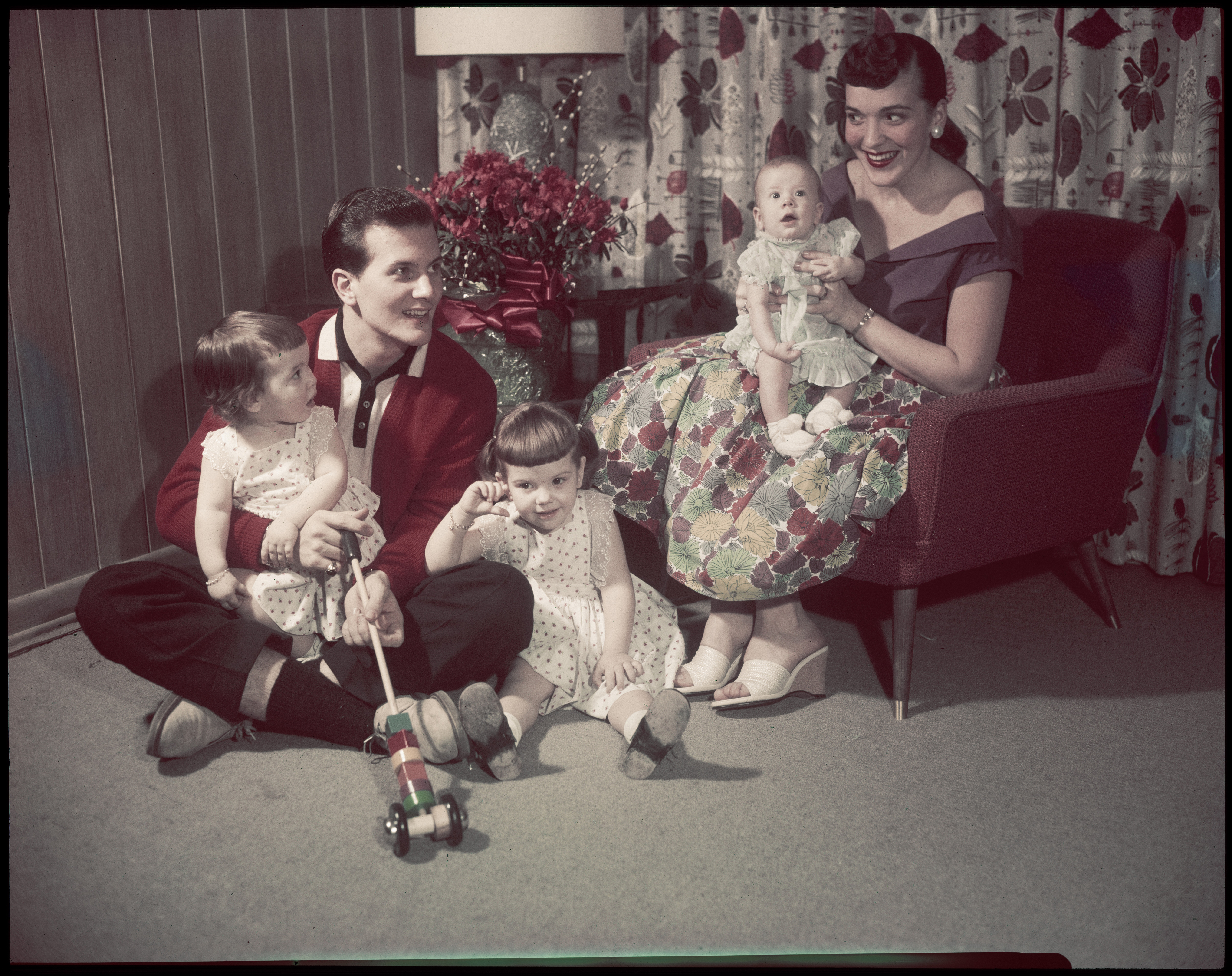 Pat Boone with his family photographed in 1957 | Source: Getty Images