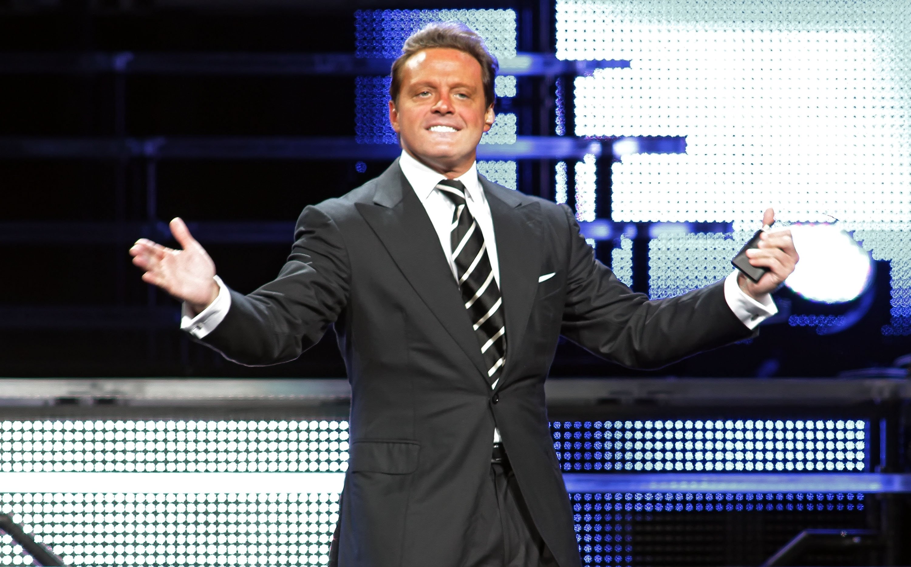 Luis Miguel en concierto en el American Airlines Arena de Miami, Florida en mayo de 2011 || Fuente: Getty Images Luis Miguel en concierto en el American Airlines Arena de Miami, Florida en mayo de 2011 || Fuente: Getty Images