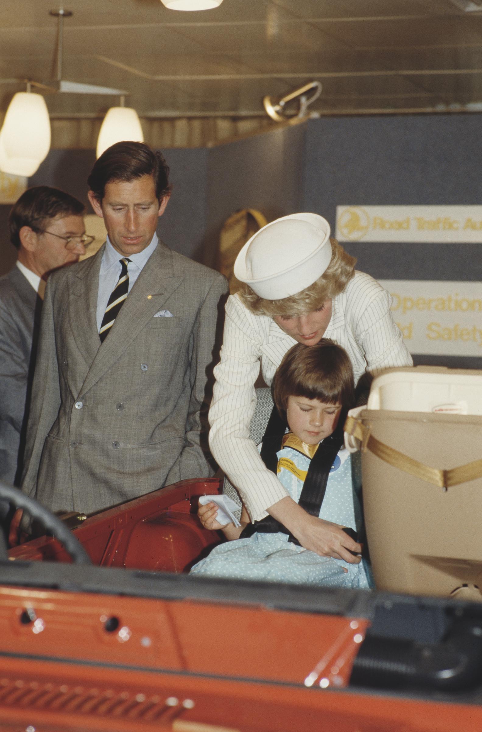 Prince Charles and Diana, Princess of Wales, visit a children's hospital in Melbourne, Australia, October 1985. | Source: Getty Images