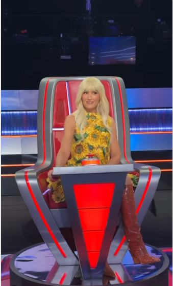 Singer and coach Gwen Stefani on "The Voice" season 26 posted on October 22, 2024 | Source: Instagam/gwenstefani /nbcthevoice