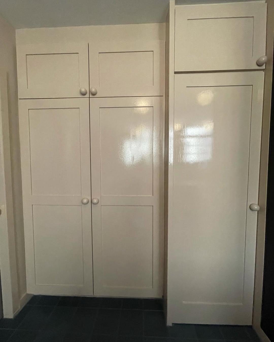 Drew Barrymore's kitchen from a post dated August 30, 2021. | Source: Instagram/drewbarrymore