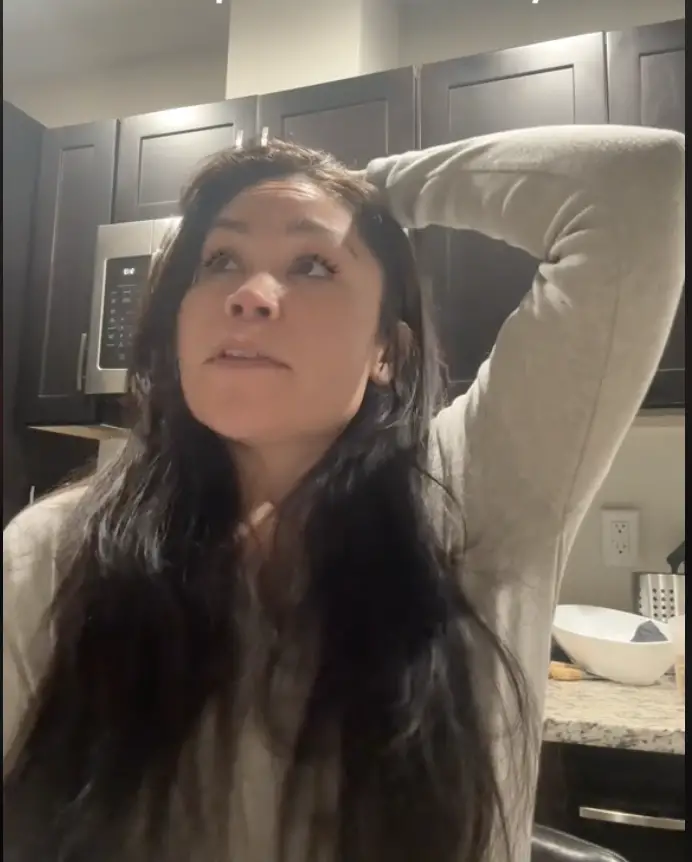 Tiffany Lyn telling the story of how she realized her boyfriend was cheating on her during his proposal in a post uploaded on November 25, 2023 | Source: TikTok/triumphantlytraumatized