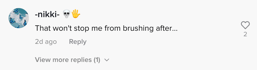 Commenters react to dentist who claims people should not brush teeth after eating breakfast | Photo: TikTok/annapetersondental