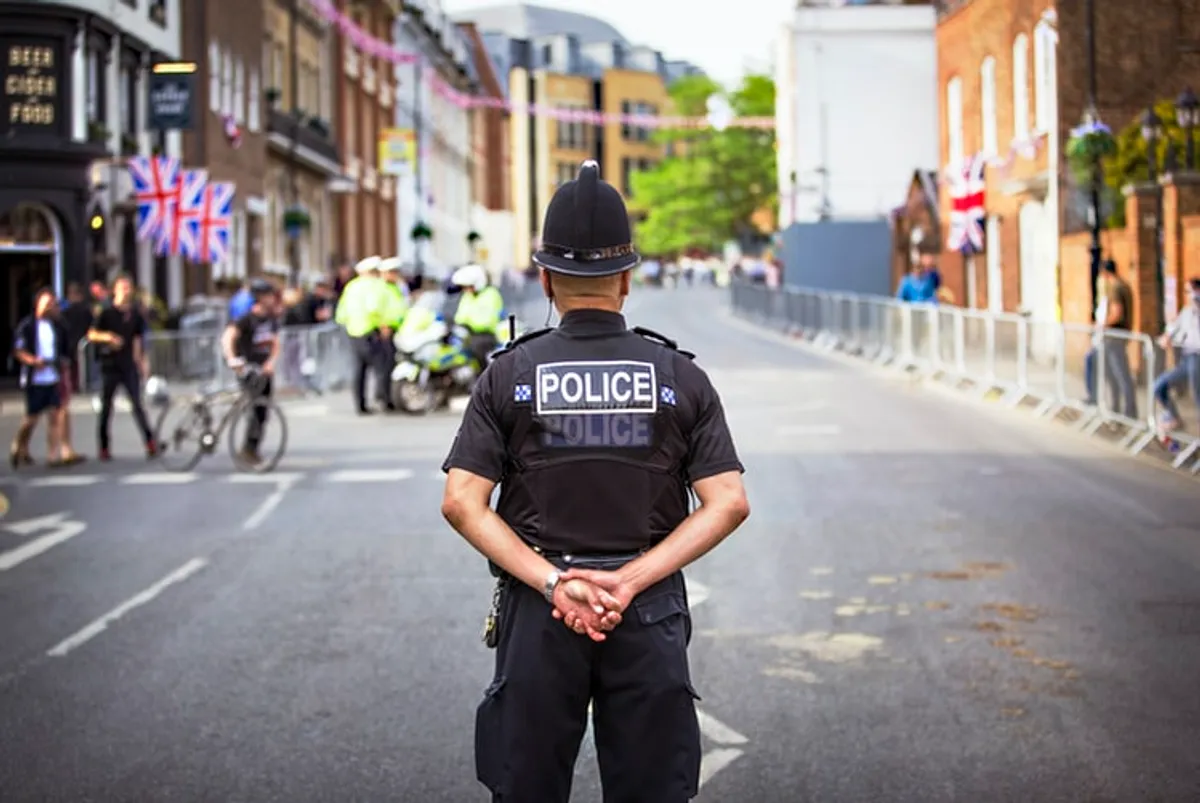 Image montrant un policier. | Photo : Getty Images