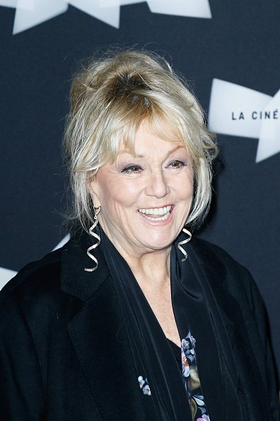 L'actrice française Mylène Demongeot assiste à la Rétrospective Pierre Richard à la Cinémathèque française à Paris, France. | Photo : GettyImage