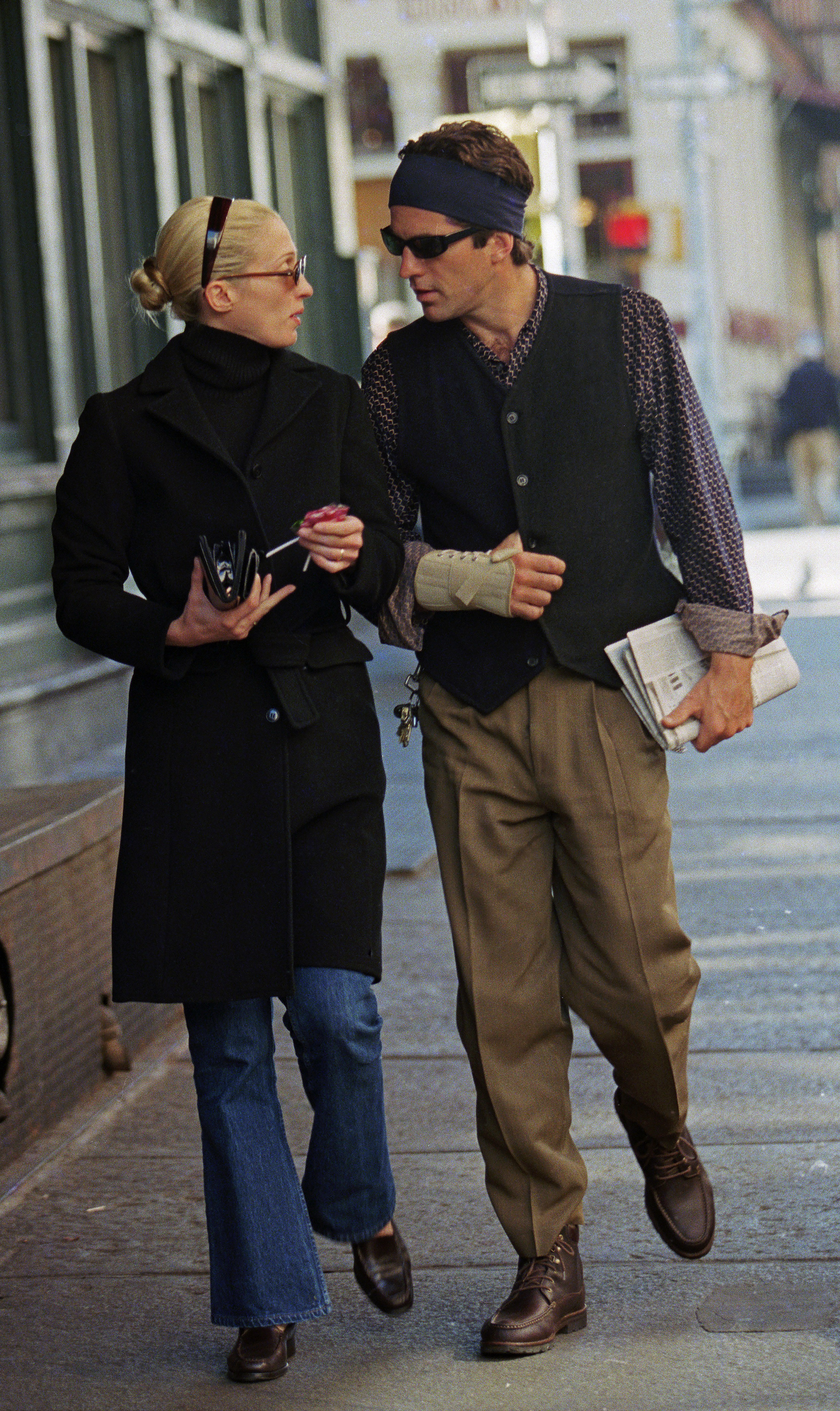 John Kennedy Jr., with his injured hand wrapped in a bandage, strolling in Tribeca with his wife, Carolyn Bessette Kennedy, after brunch at Bubby's on October 18, 1997 | Source: Getty Images