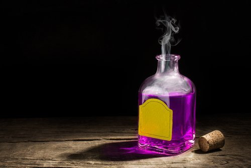 A bottle of purple potion. | Source: Shutterstock.