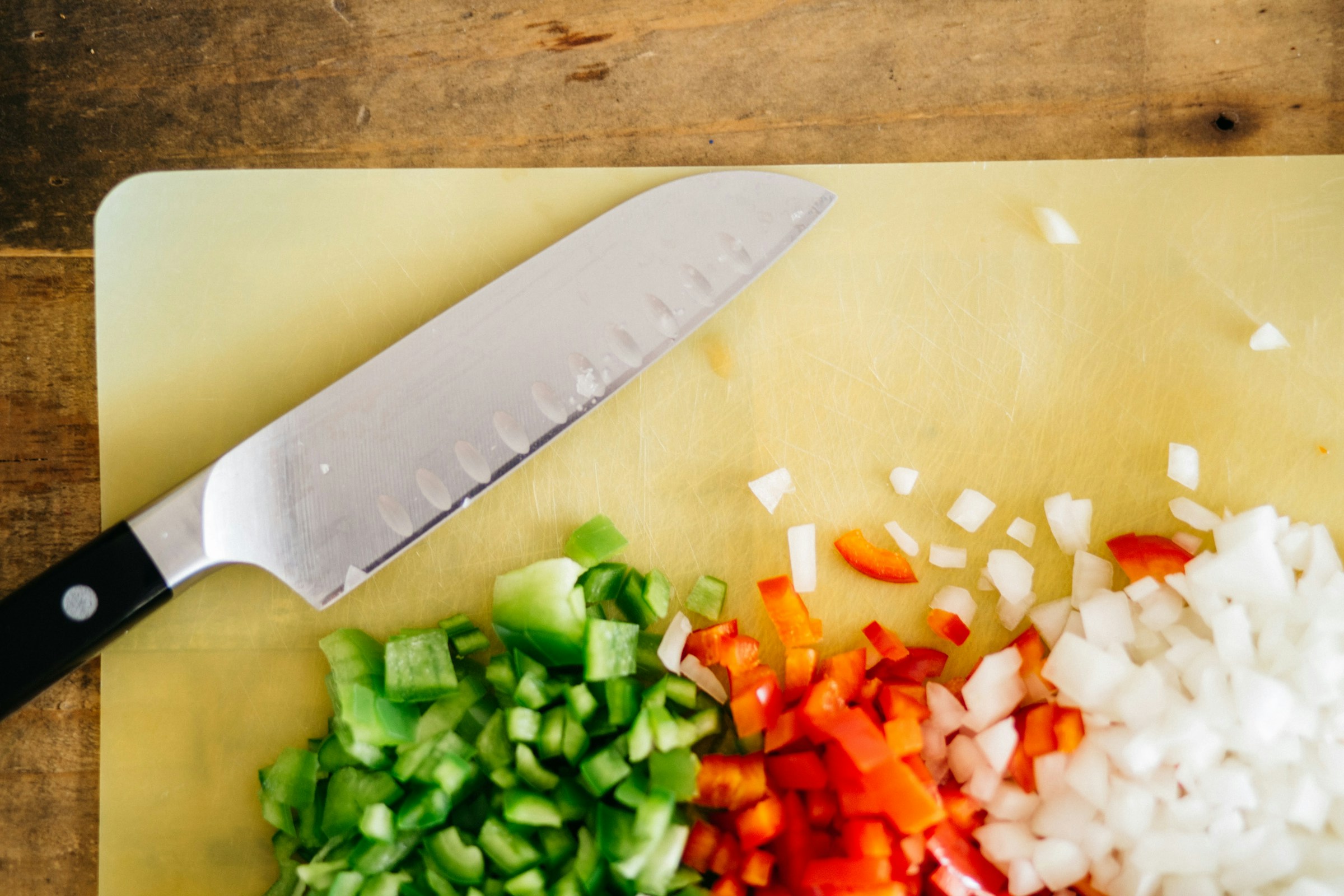 Chopped vegetables on a board | Source: Unsplash