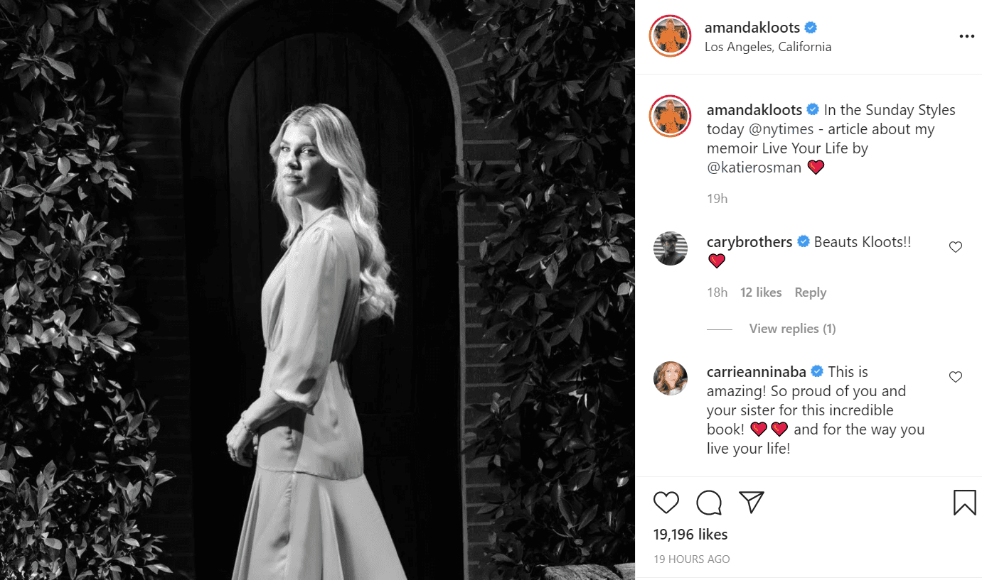 Pictured - A black and white screenshot of Amanda Kloots wearing a long dress | Source: Instagram/@amandakloots