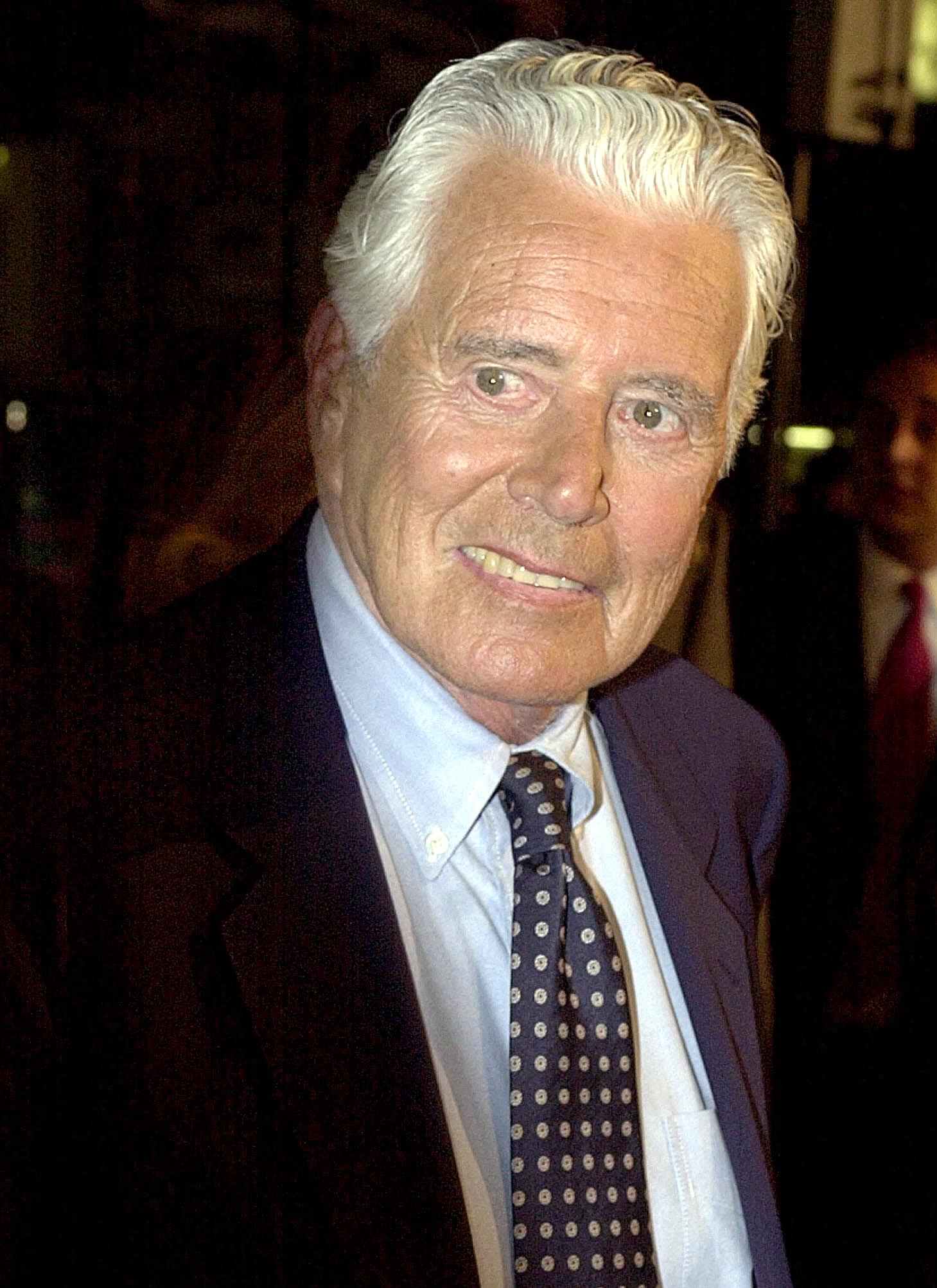 John Forsythe at the premiere of his film "Charlie's Angel's" in Hollywood, California, on October 22, 2000 | Source: Getty Images