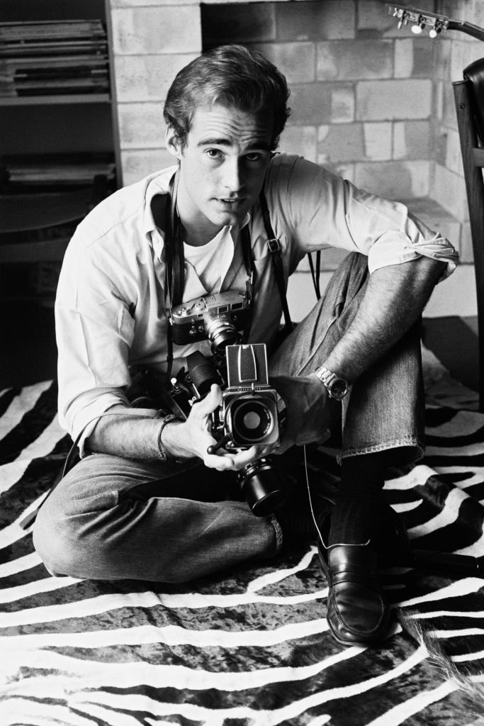 A portrait of Sean Flynn holding a camera on 05 June, 1966 | Photo: Getty Images