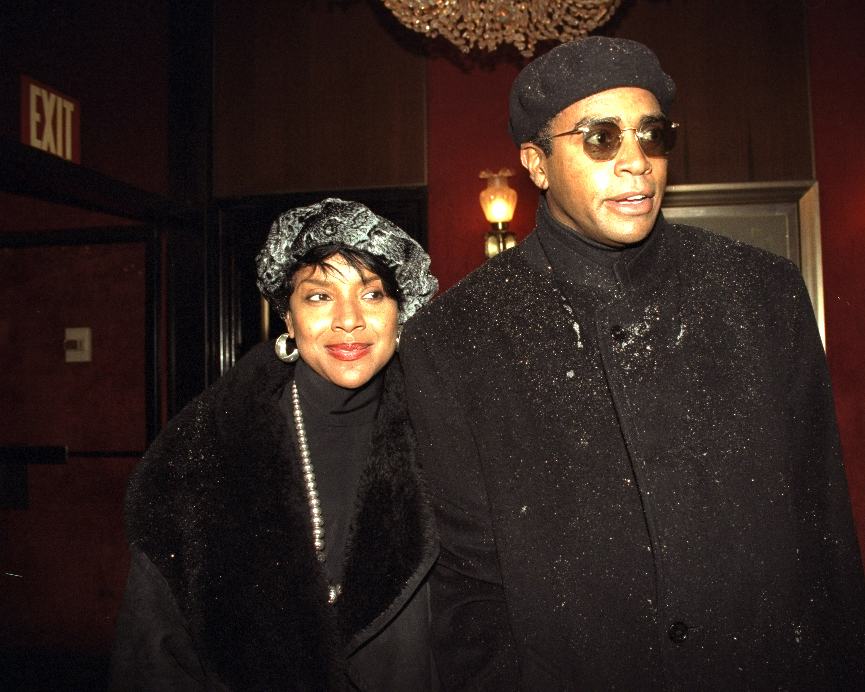 Ahmad Rashad and Phylicia Rashad attend the premiere of the film "Waiting to Exhale" in December 1995 at Ziegfeld Theater. | Source: Getty Images