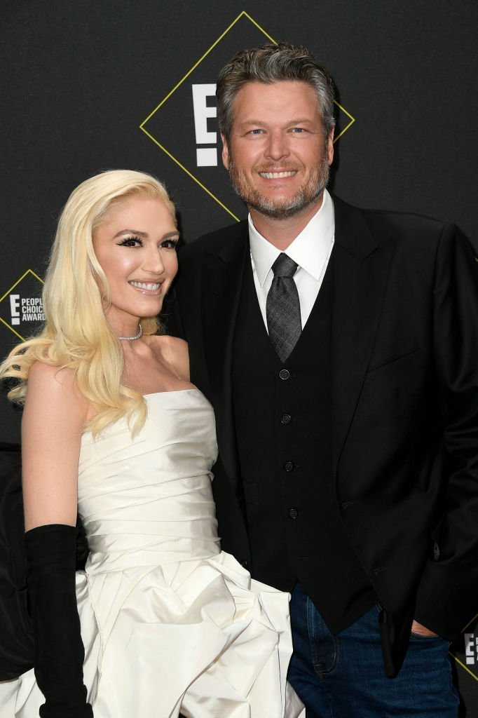 Gwen Stefani and Blake Shelton attend the 2019 E! People's Choice Awards at Barker Hangar | Photo: Getty Images