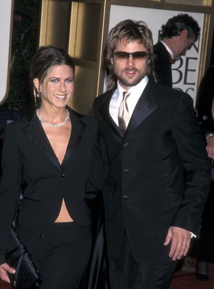  Jennifer Aniston and actor Brad Pitt at the 59th Annual Golden Globe Awards on January 20, 2002 | Photo: Getty Images