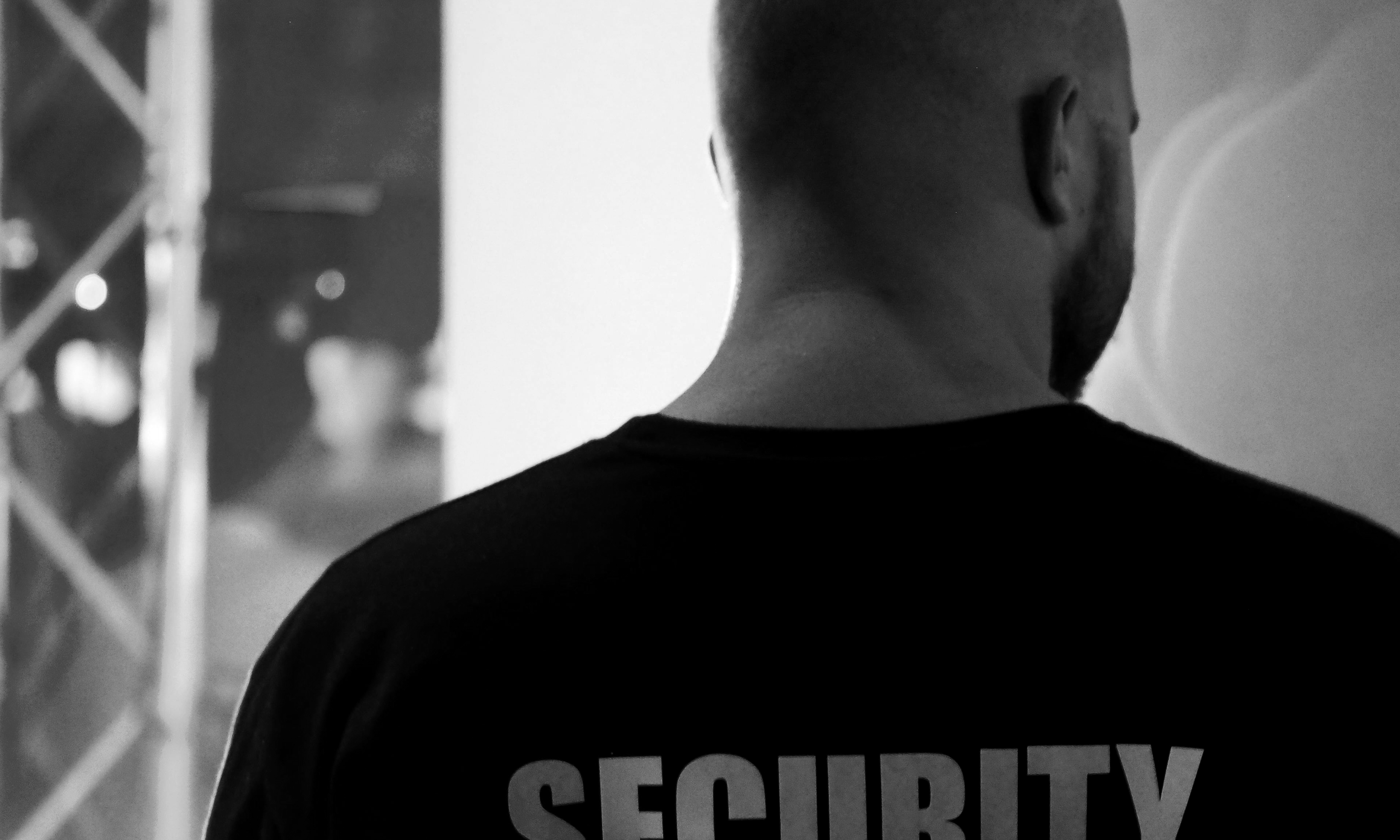 The restaurant's security guard getting involved | Source: Pexels