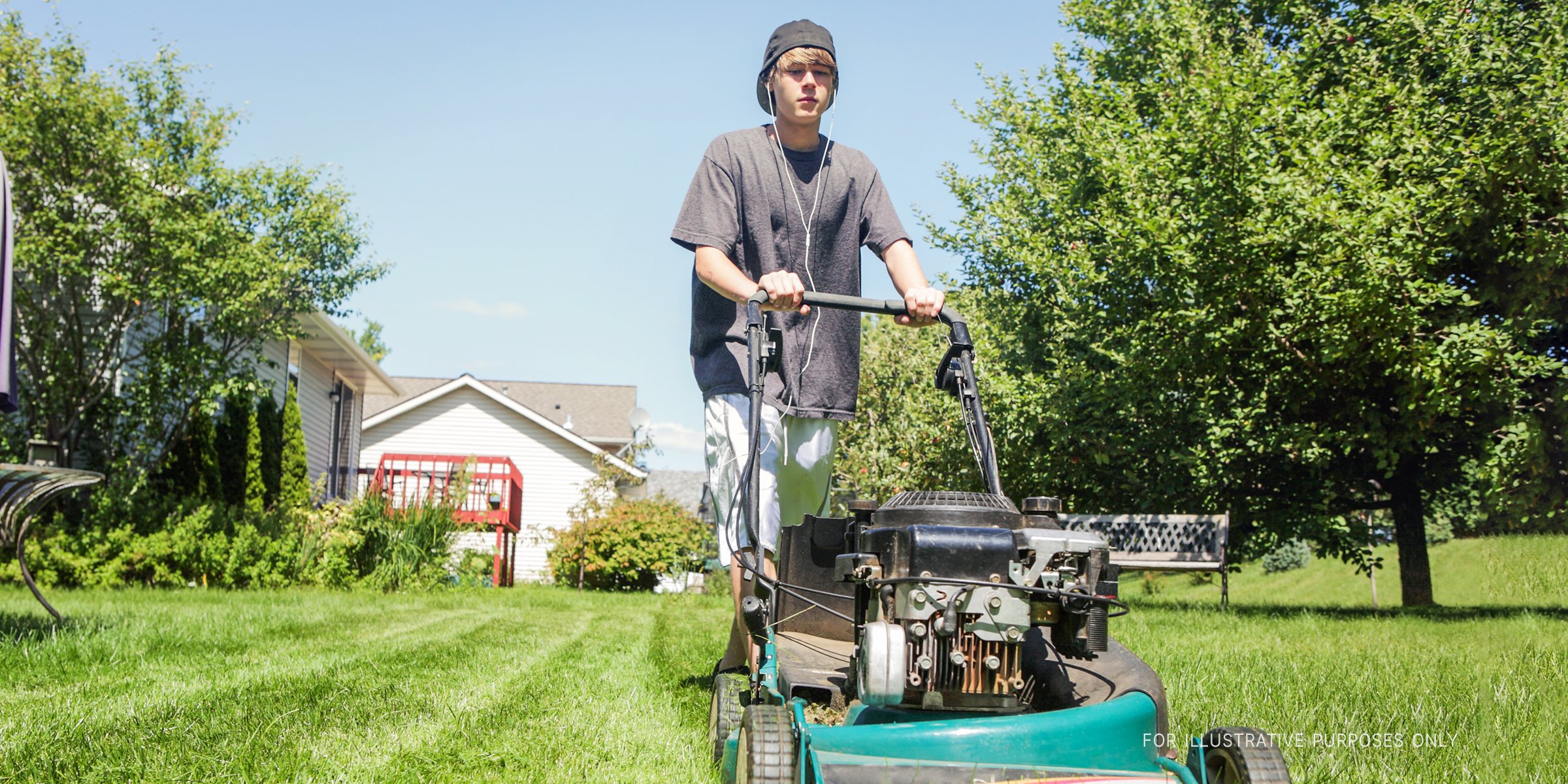 Teenager mowing the lawn. | Source: Shutterstock