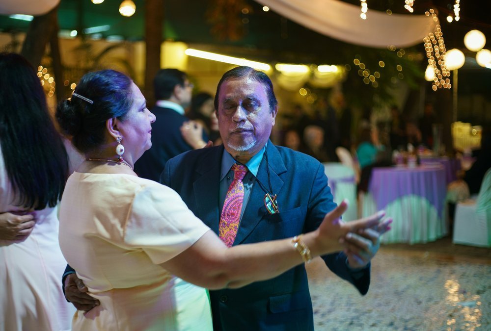 An old couple dancing during a party. | Photo: Shutterstock