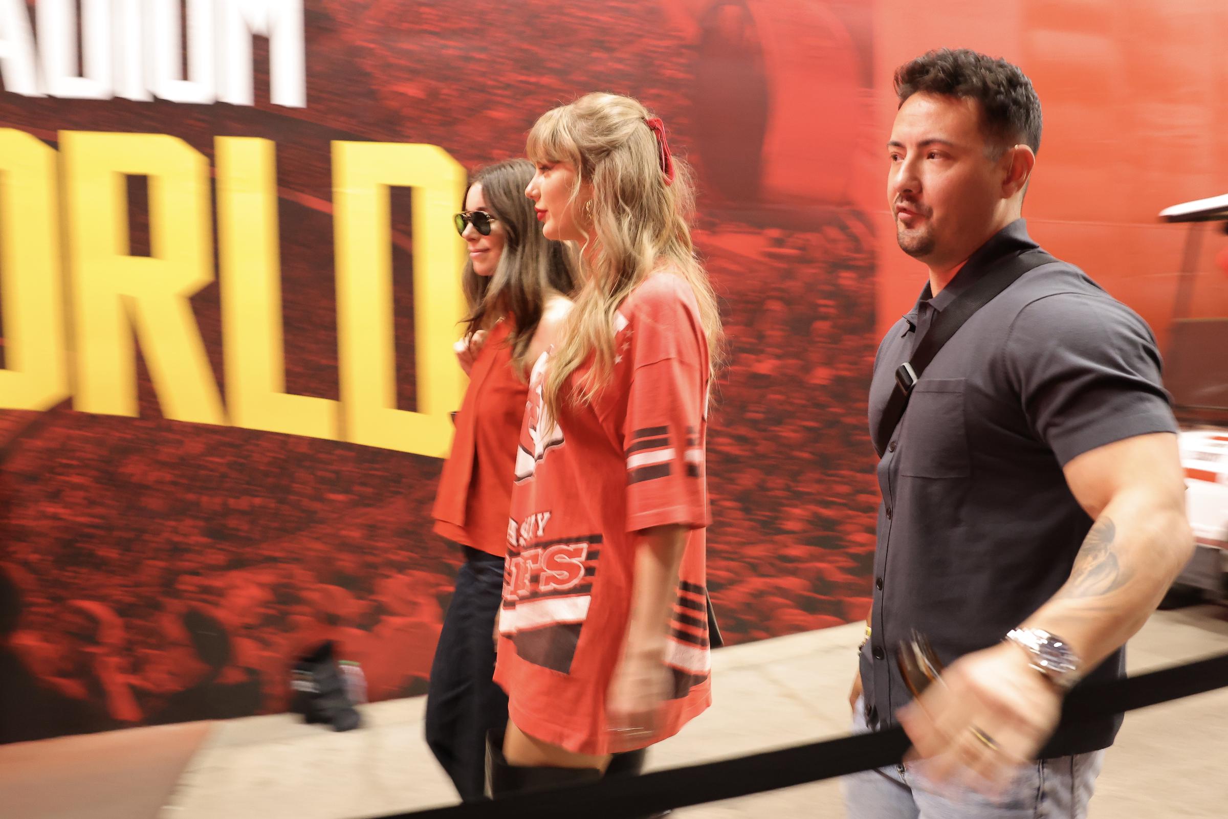 Taylor Swift arrives at the stadium prior to an NFL game between the Cincinnati Bengals and Kansas City Chiefs on September 15, 2024 | Source: Getty Images