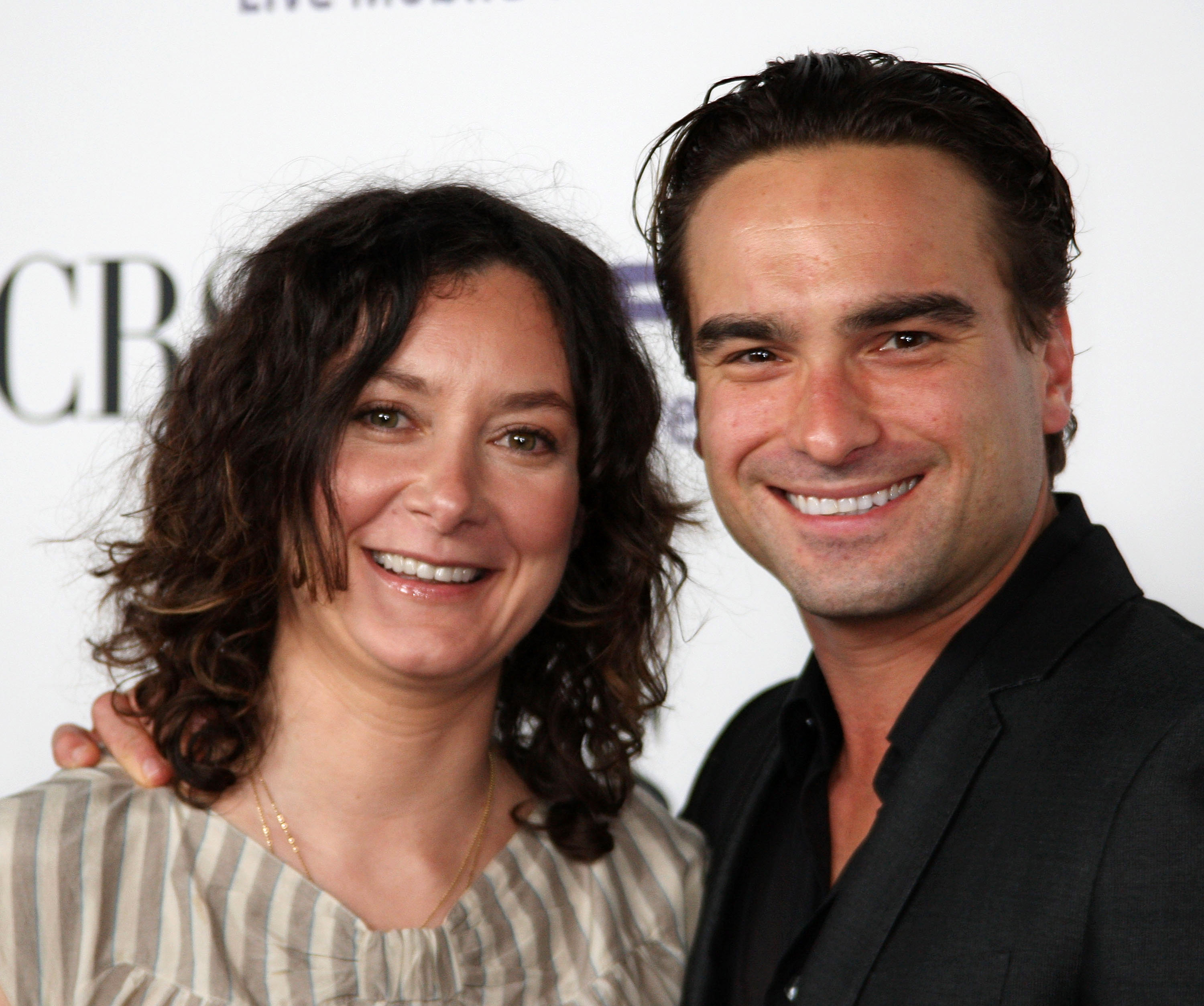 Actors Sara Gilbert (L) and Johnny Galecki attend the CBS Comedies' Season Premiere Party at Area September 17, 2008 in Los Angeles, California | Source: Getty Images